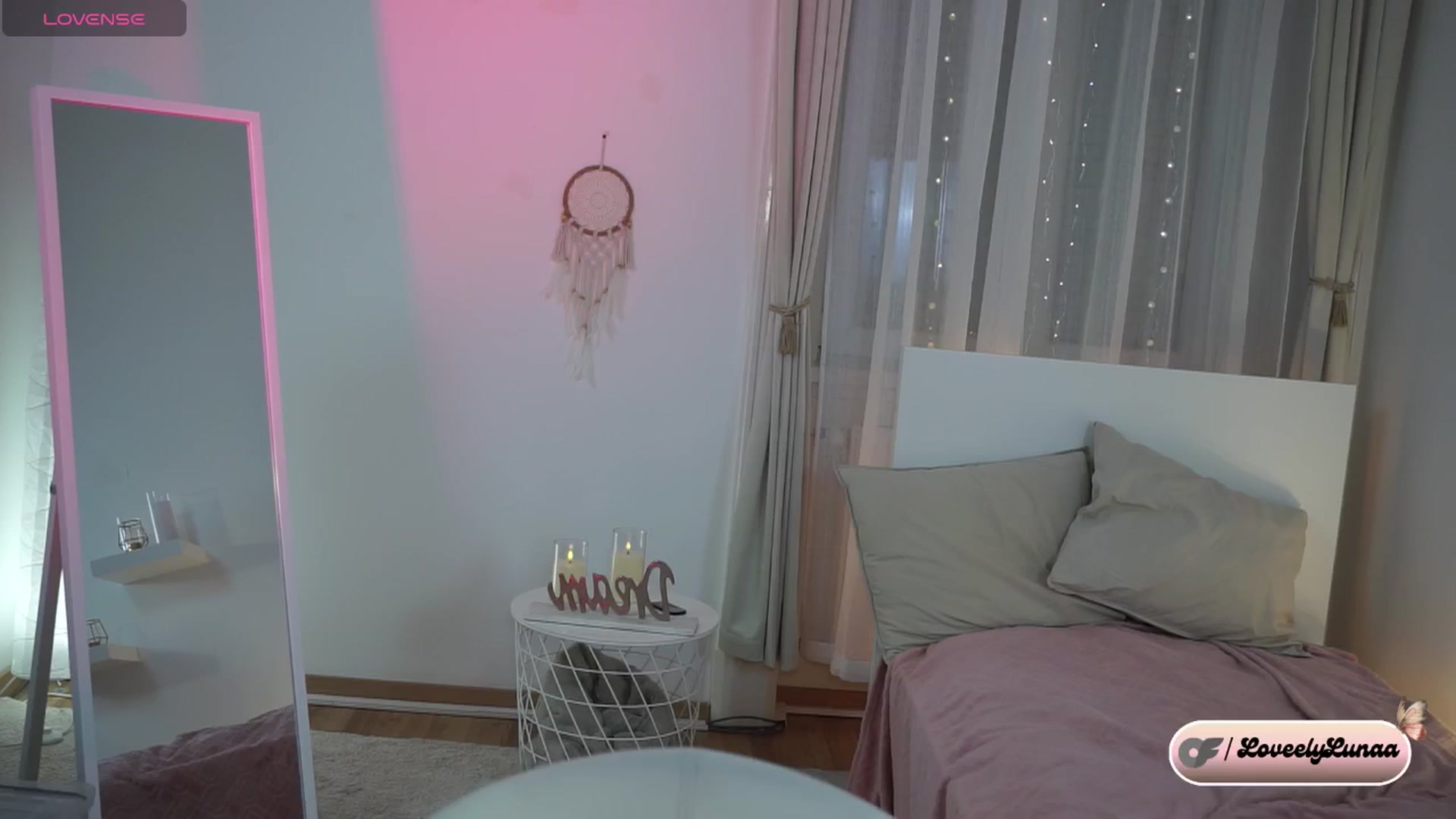 Gallery image thumbnail from LoveelyLunaa's myfreecams stream on, 12/14/2024, 16:12 image 17 of 20