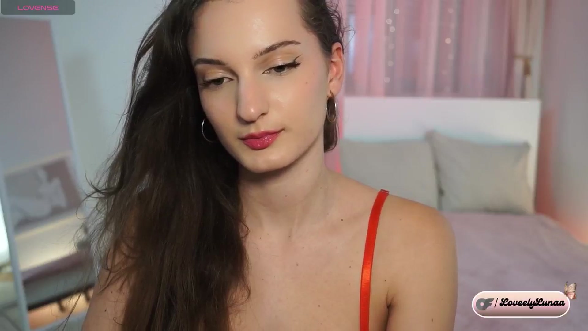 Gallery image thumbnail from LoveelyLunaa's myfreecams stream on, 12/19/2024, 15:12 image 5 of 20