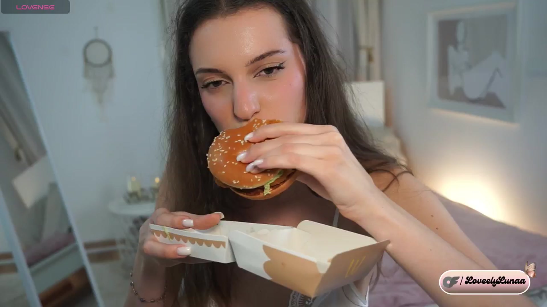 Gallery image thumbnail from LoveelyLunaa's myfreecams stream on, 12/21/2024, 21:52 image 10 of 20