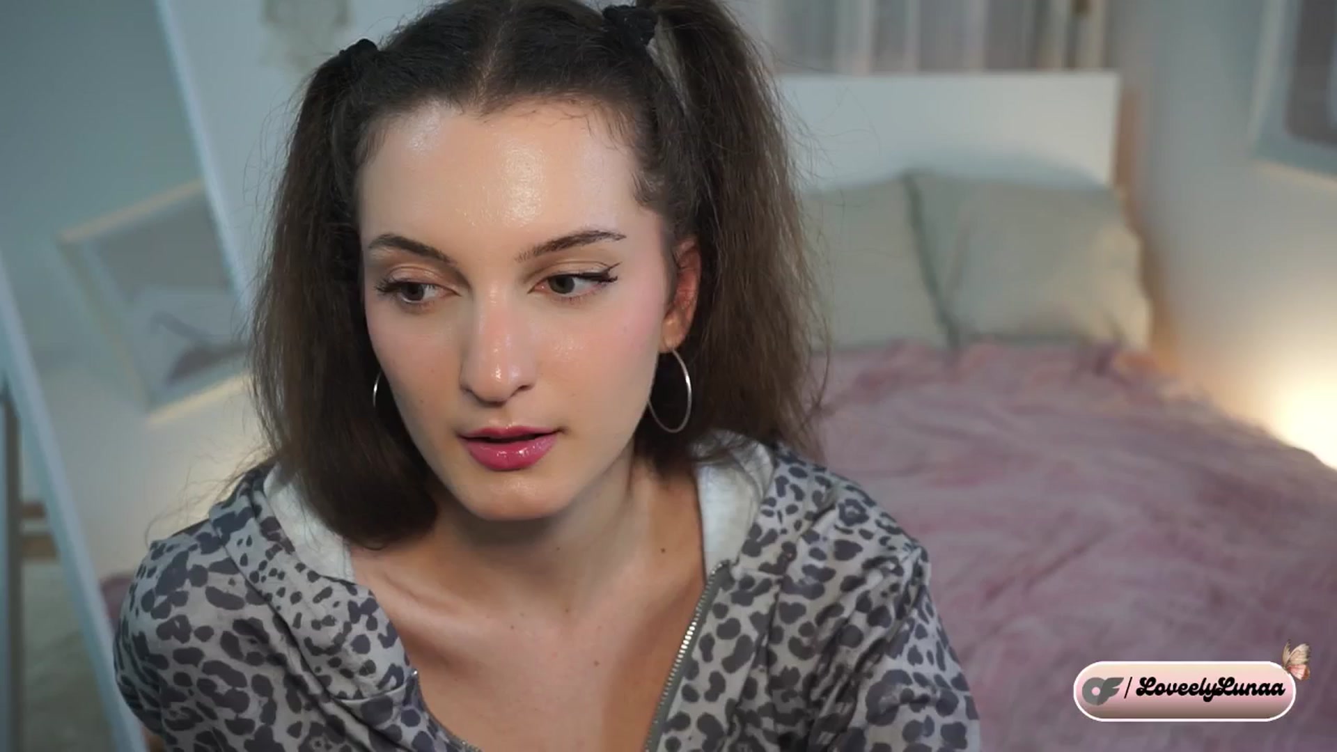 Gallery image thumbnail from LoveelyLunaa's myfreecams stream on, 12/22/2024, 19:04 image 8 of 20