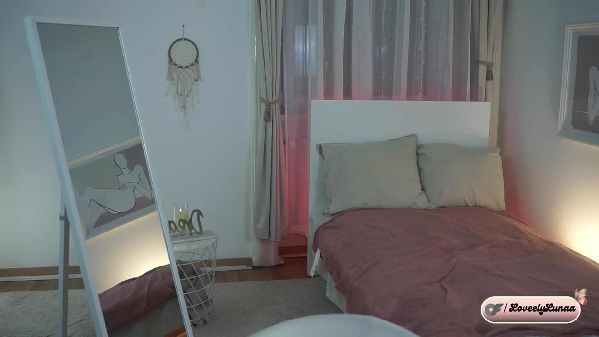 Gallery image thumbnail from LoveelyLunaa's myfreecams stream on, 12/28/2024, 14:33 image 17 of 20
