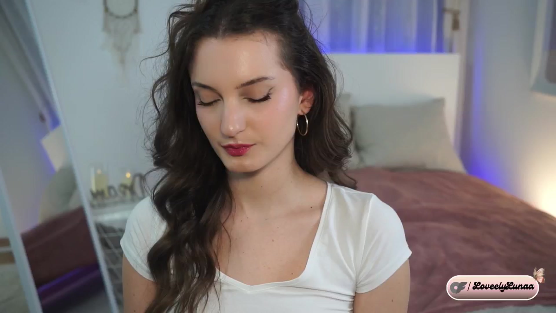 Gallery image thumbnail from LoveelyLunaa's myfreecams stream on, 12/29/2024, 18:42 image 3 of 20