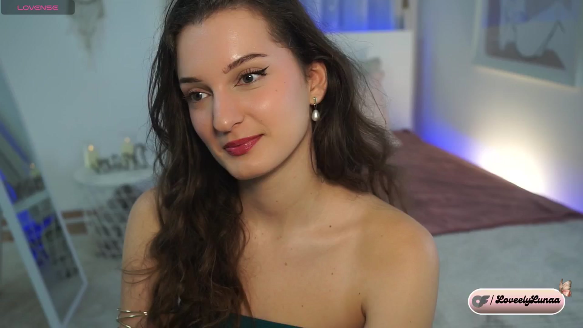 Gallery image thumbnail from LoveelyLunaa's myfreecams stream on, 01/02/2025, 13:47 image 1 of 20