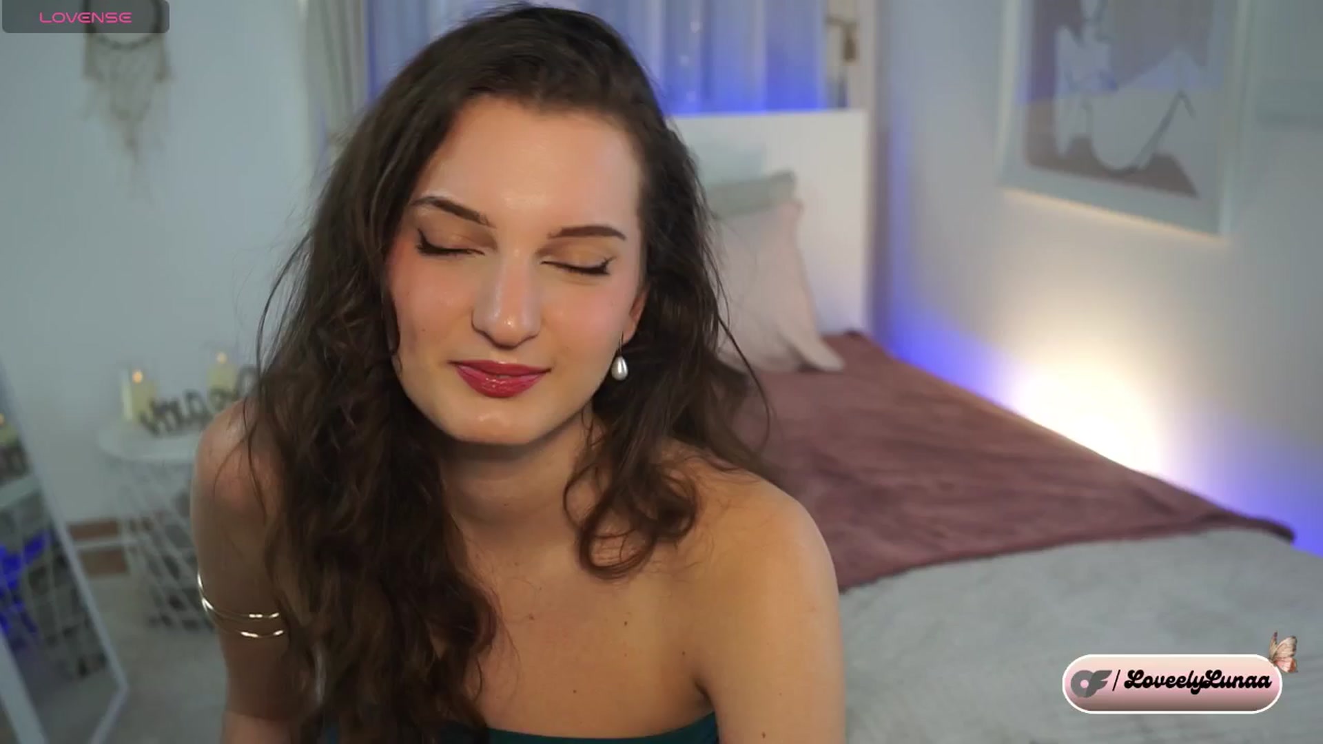 Gallery image thumbnail from LoveelyLunaa's myfreecams stream on, 01/02/2025, 14:33 image 9 of 20