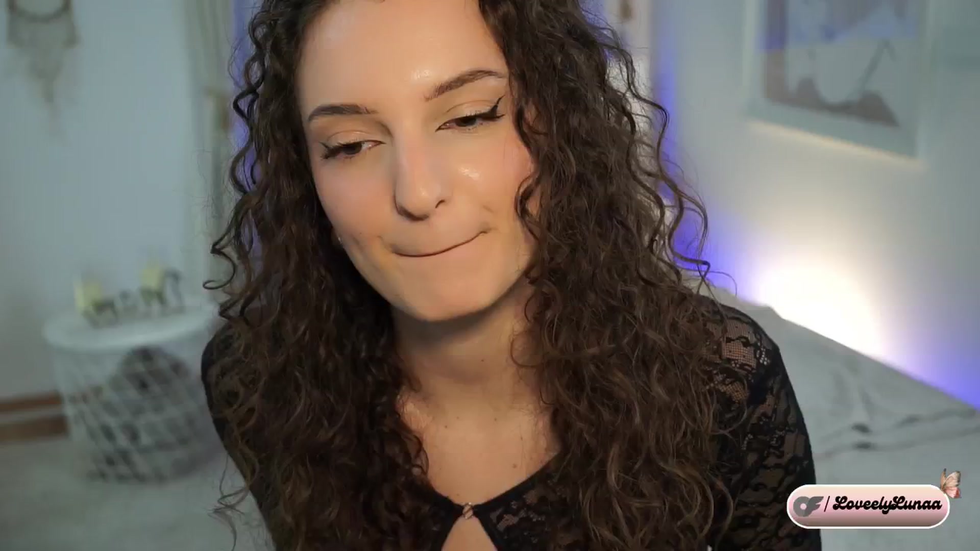 Gallery image thumbnail from LoveelyLunaa's myfreecams stream on, 01/06/2025, 20:17 image 6 of 20