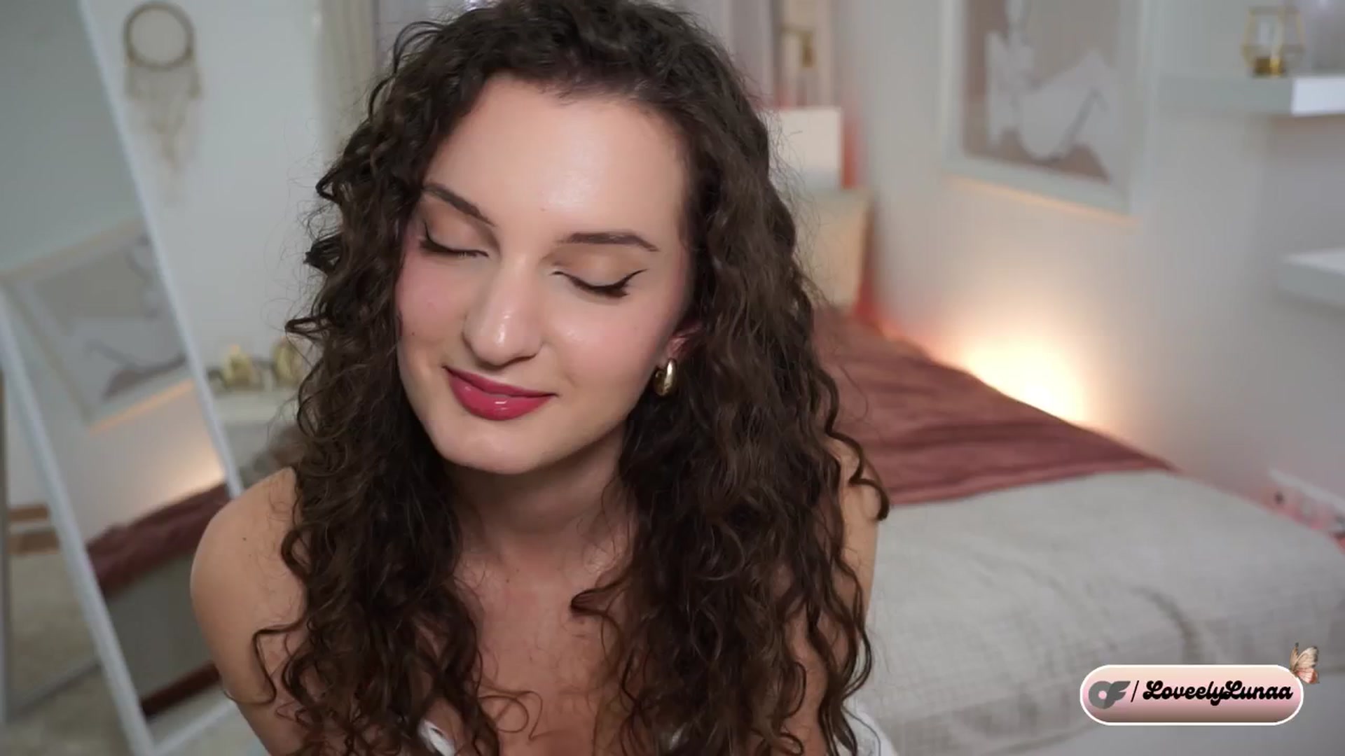 Gallery image thumbnail from LoveelyLunaa's myfreecams stream on, 01/11/2025, 21:43 image 16 of 20