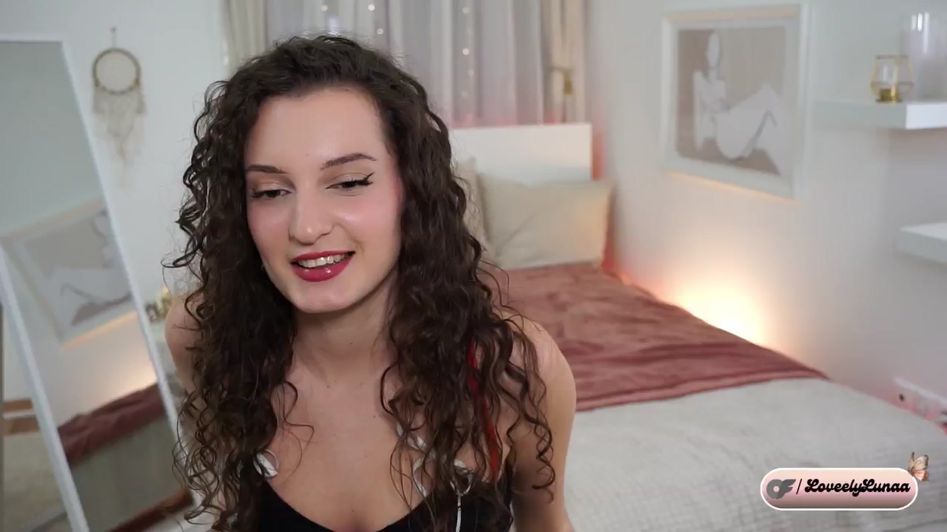 Gallery image thumbnail from LoveelyLunaa's myfreecams stream on, 01/11/2025, 21:43 image 14 of 20