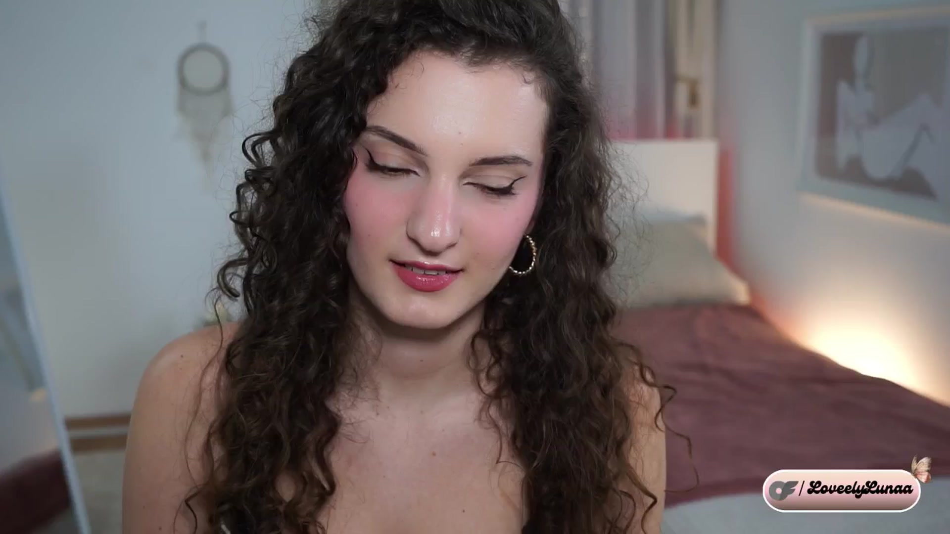 Gallery image thumbnail from LoveelyLunaa's myfreecams stream on, 01/12/2025, 17:39 image 6 of 20