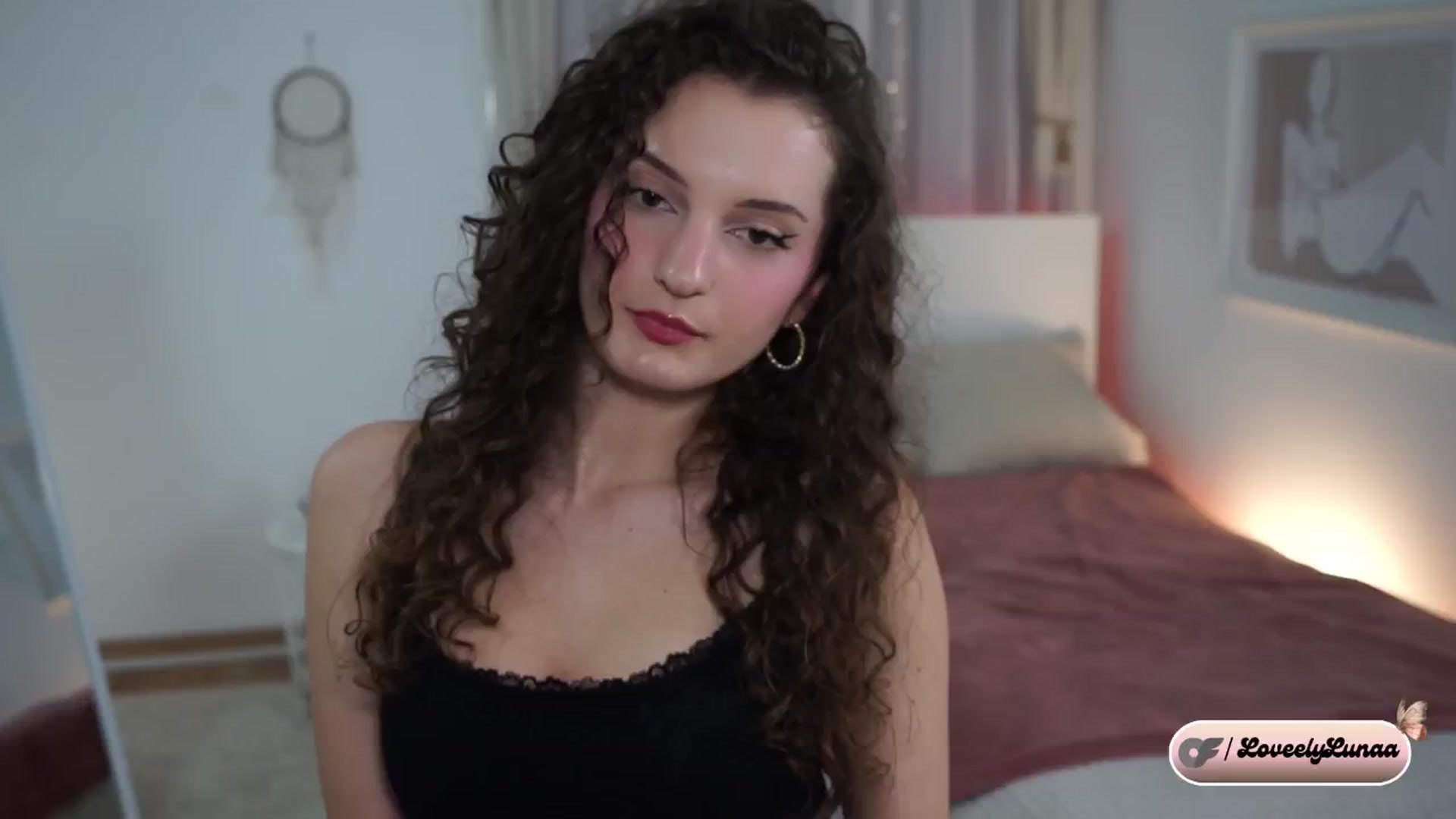 Gallery image thumbnail from LoveelyLunaa's myfreecams stream on, 01/12/2025, 17:39 image 11 of 20