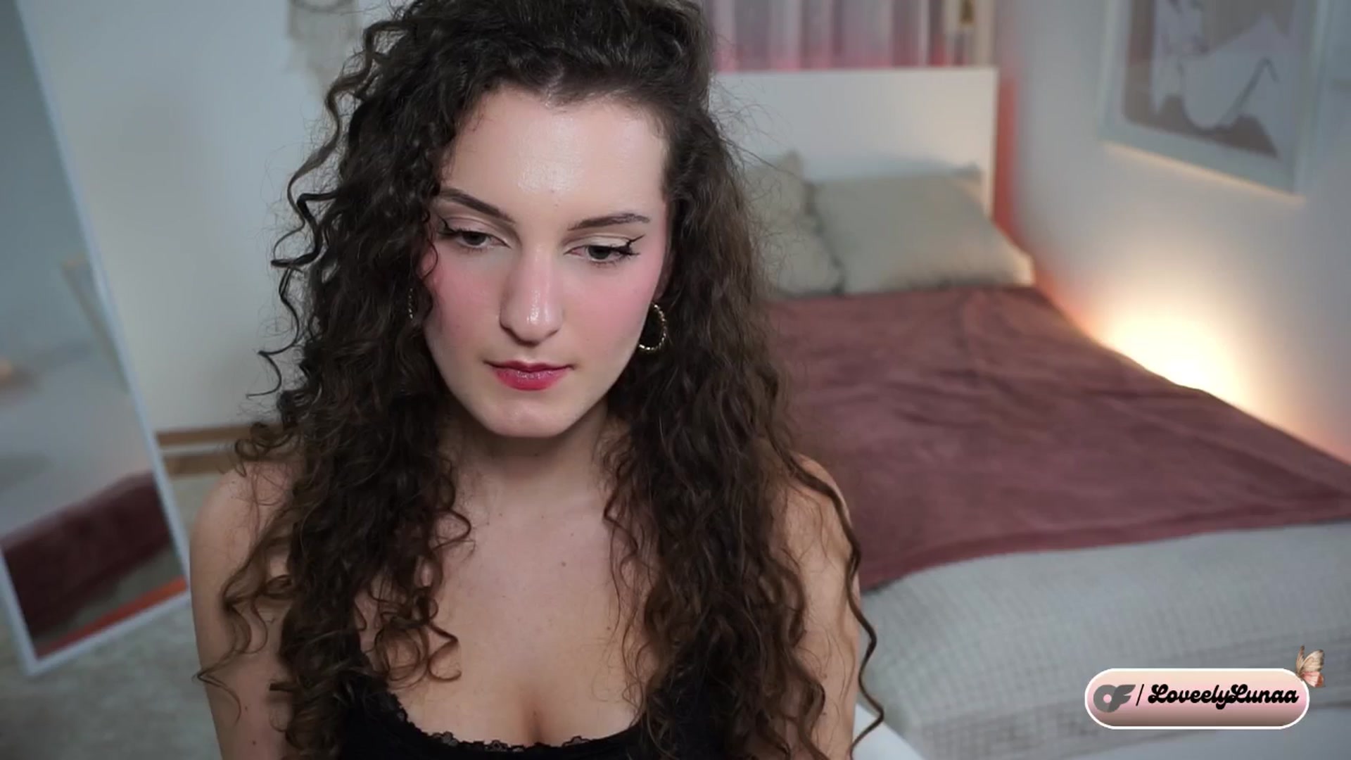 Gallery image thumbnail from LoveelyLunaa's myfreecams stream on, 01/12/2025, 18:33 image 9 of 20