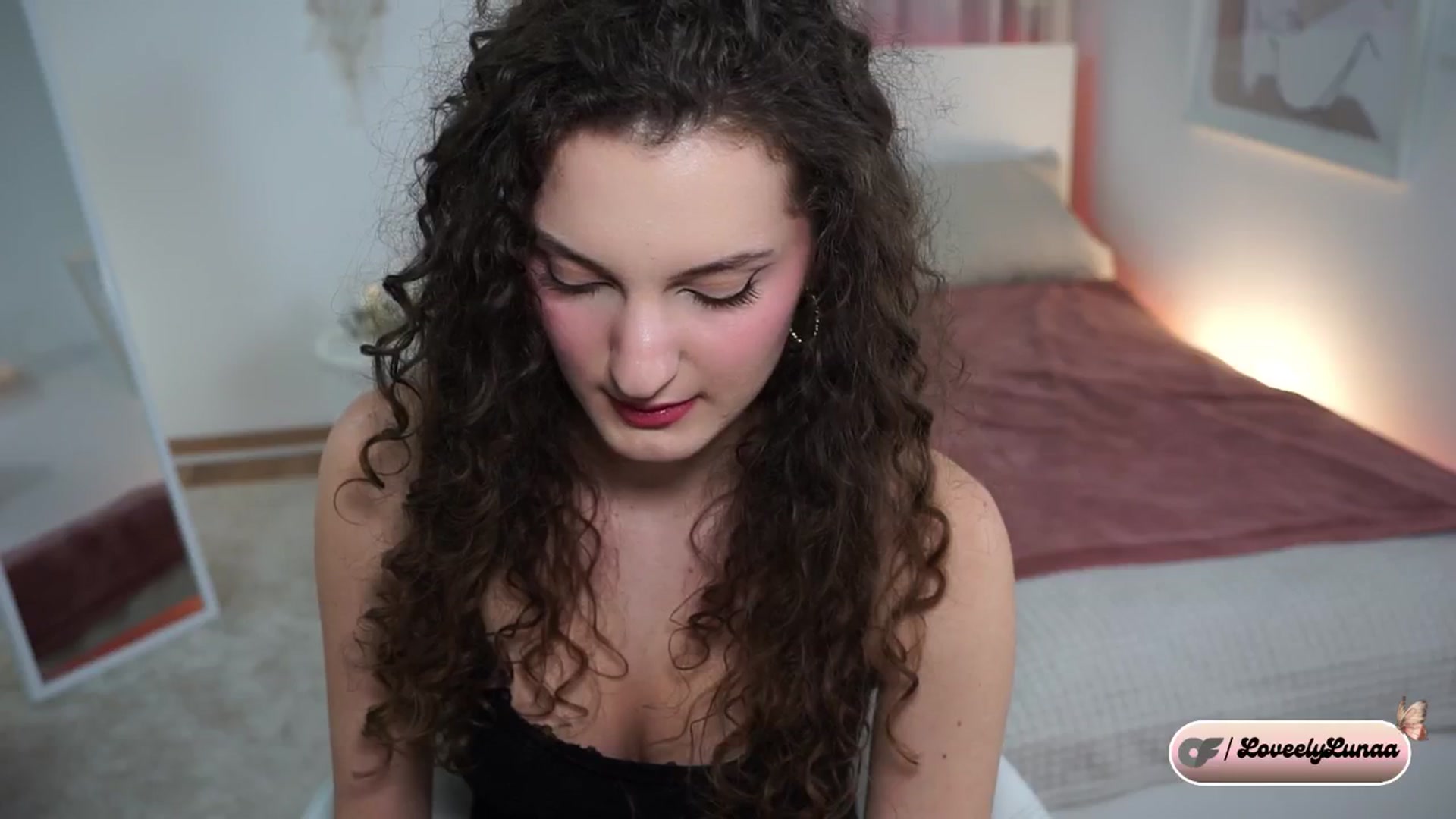 Gallery image thumbnail from LoveelyLunaa's myfreecams stream on, 01/12/2025, 18:33 image 16 of 20