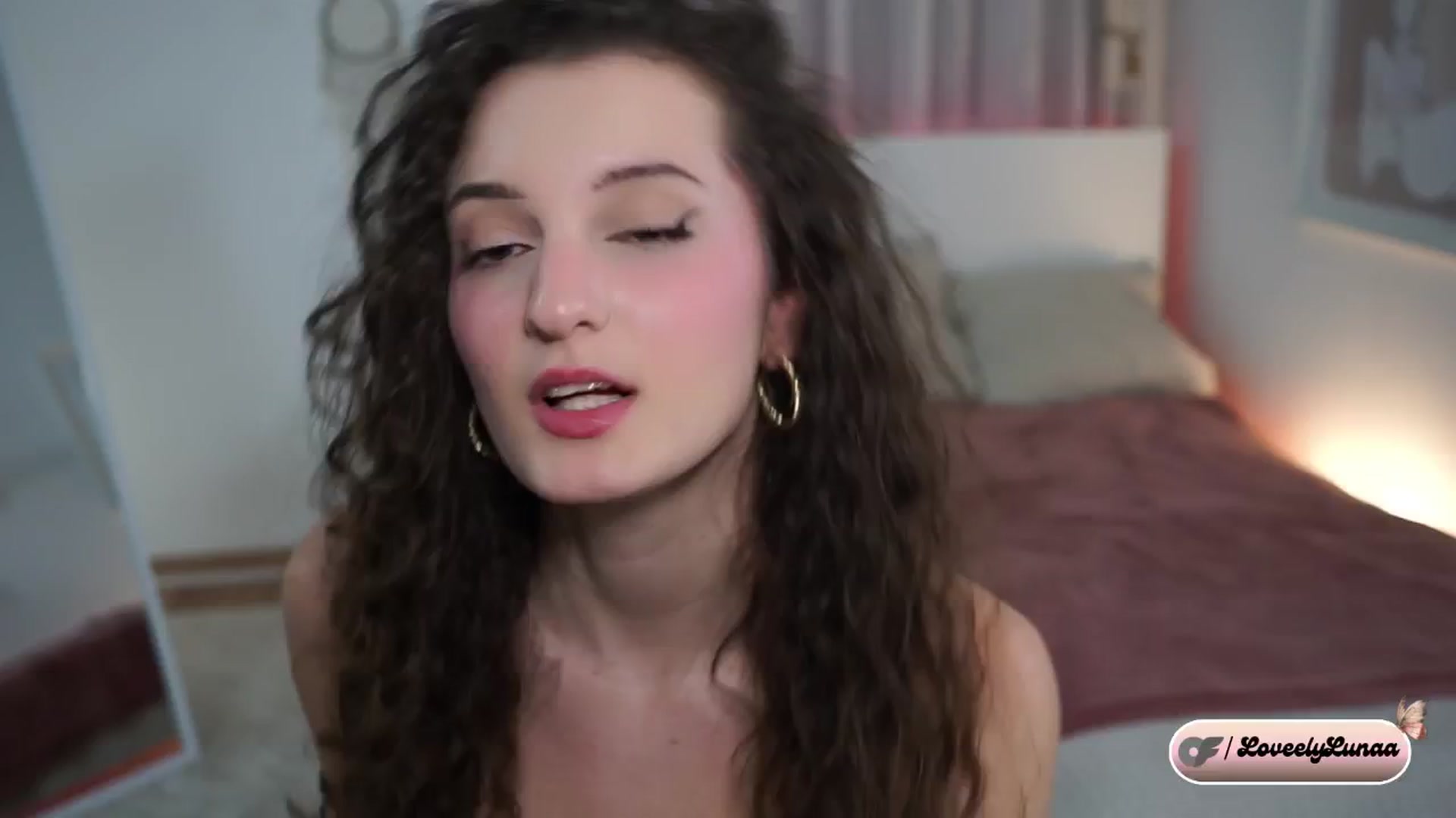 Gallery image thumbnail from LoveelyLunaa's myfreecams stream on, 01/12/2025, 20:35 image 6 of 20