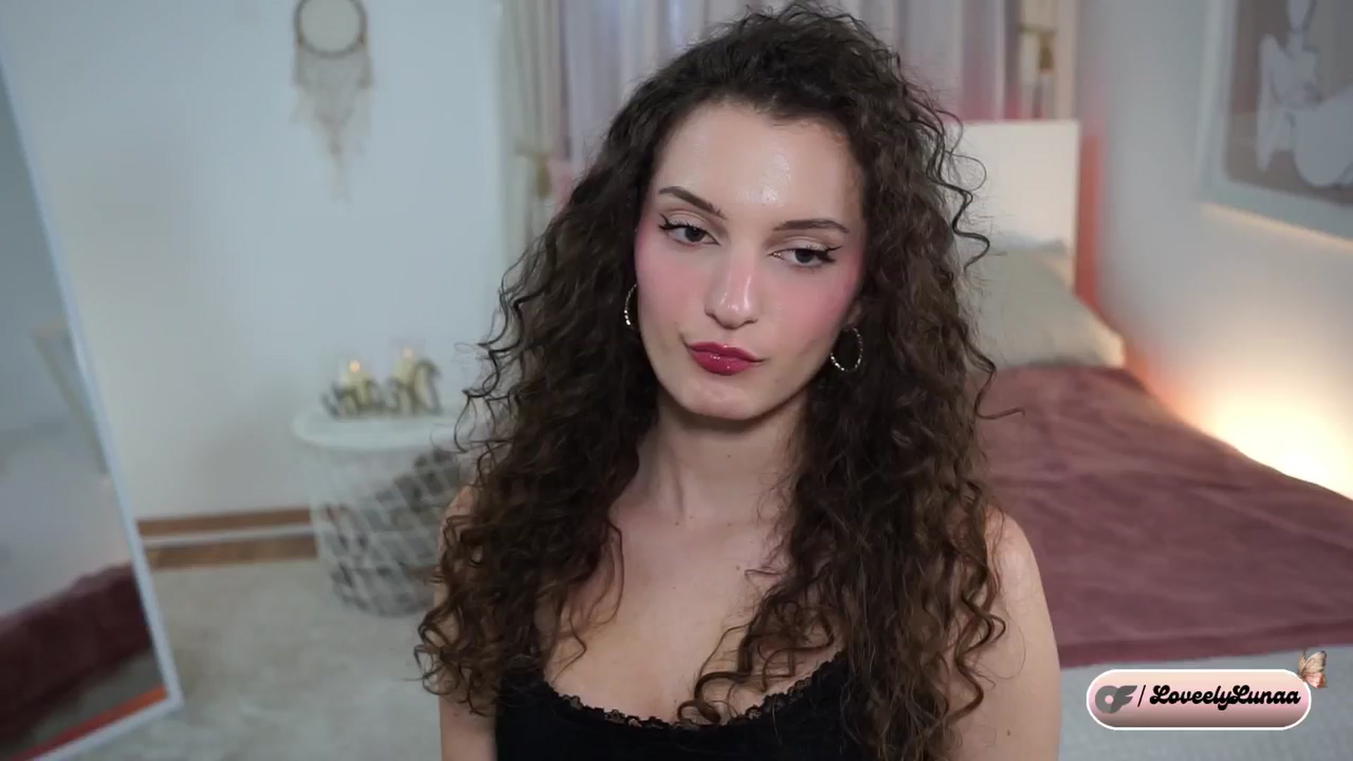 Gallery image thumbnail from LoveelyLunaa's myfreecams stream on, 01/12/2025, 20:35 image 15 of 20