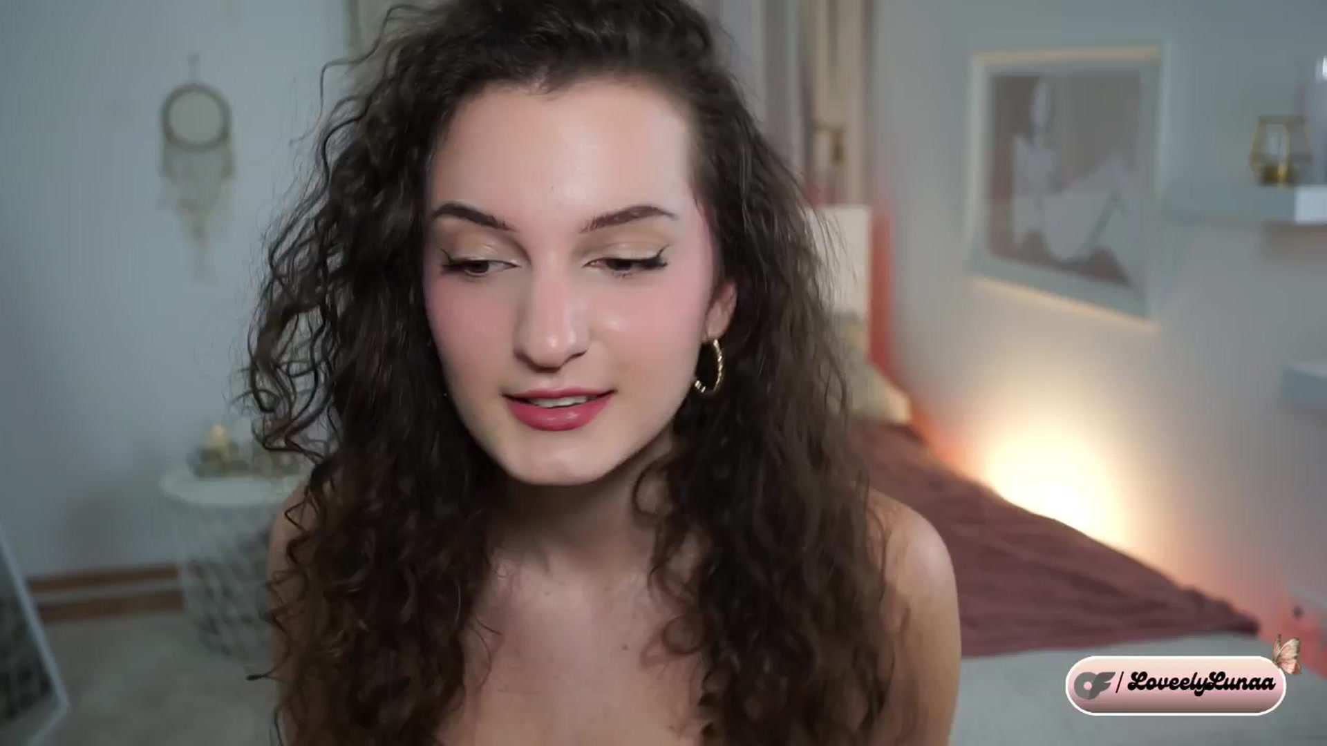 Gallery image thumbnail from LoveelyLunaa's myfreecams stream on, 01/13/2025, 11:13 image 19 of 20