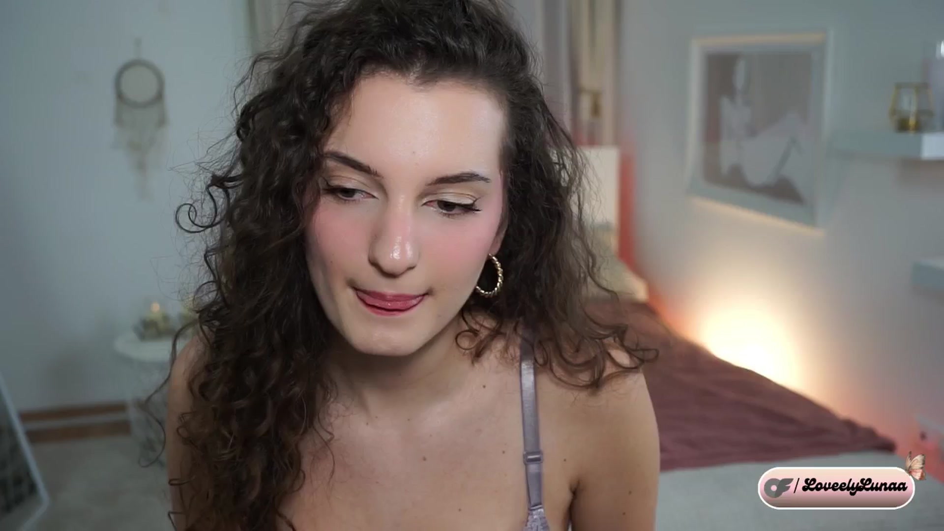 Gallery image thumbnail from LoveelyLunaa's myfreecams stream on, 01/13/2025, 11:13 image 18 of 20