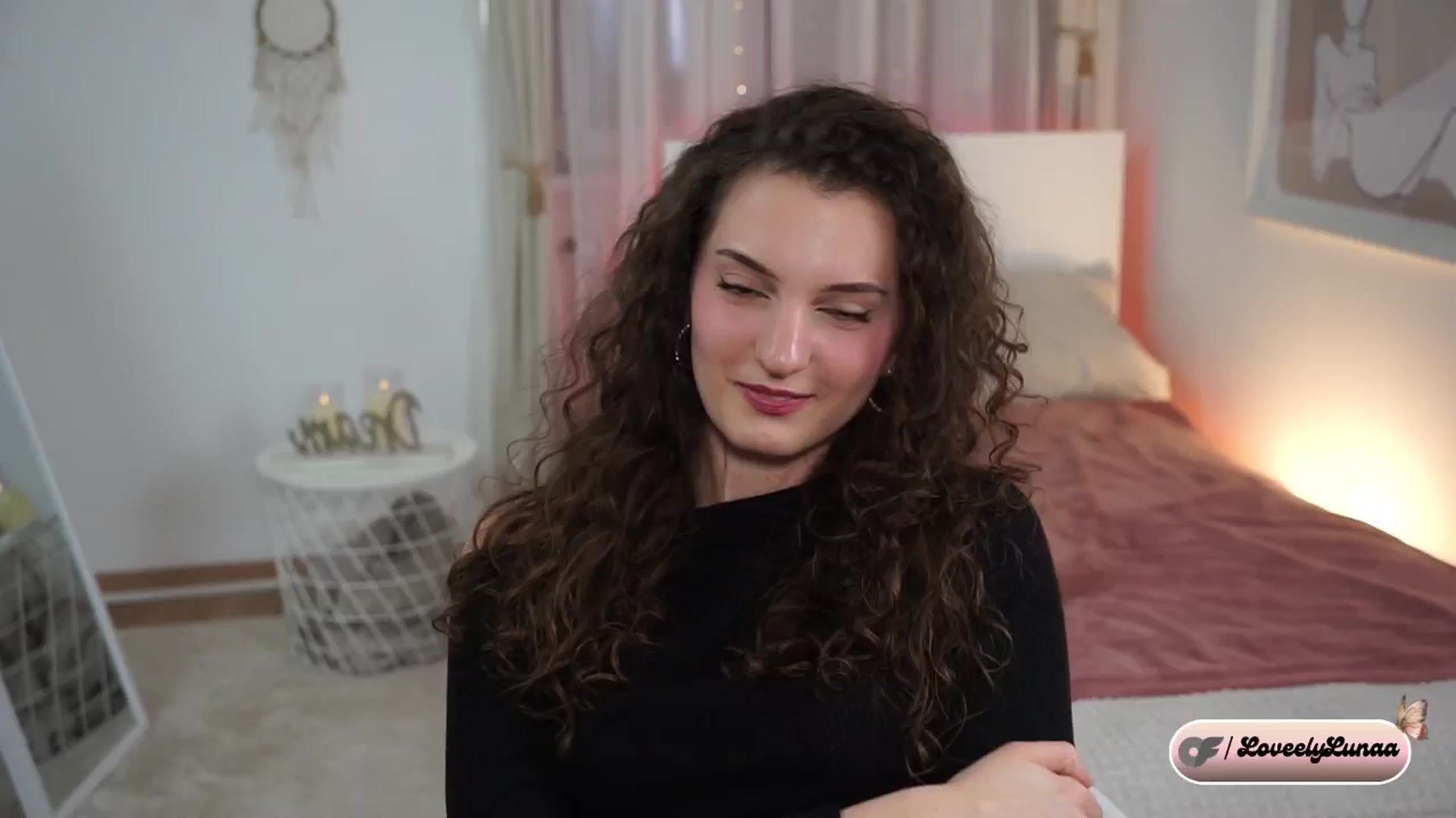 Gallery image thumbnail from LoveelyLunaa's myfreecams stream on, 01/13/2025, 14:12 image 6 of 20
