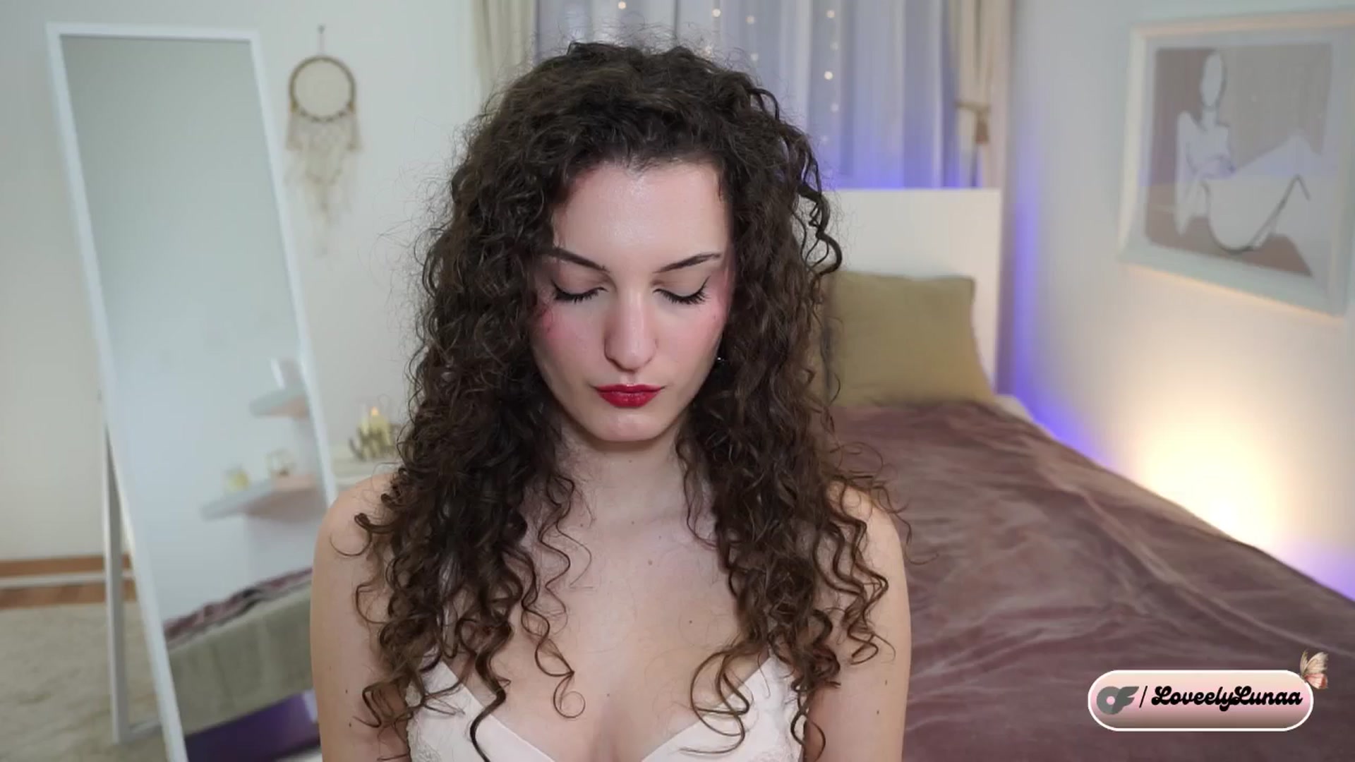 Gallery image thumbnail from LoveelyLunaa's myfreecams stream on, 02/03/2025, 13:37 image 6 of 20