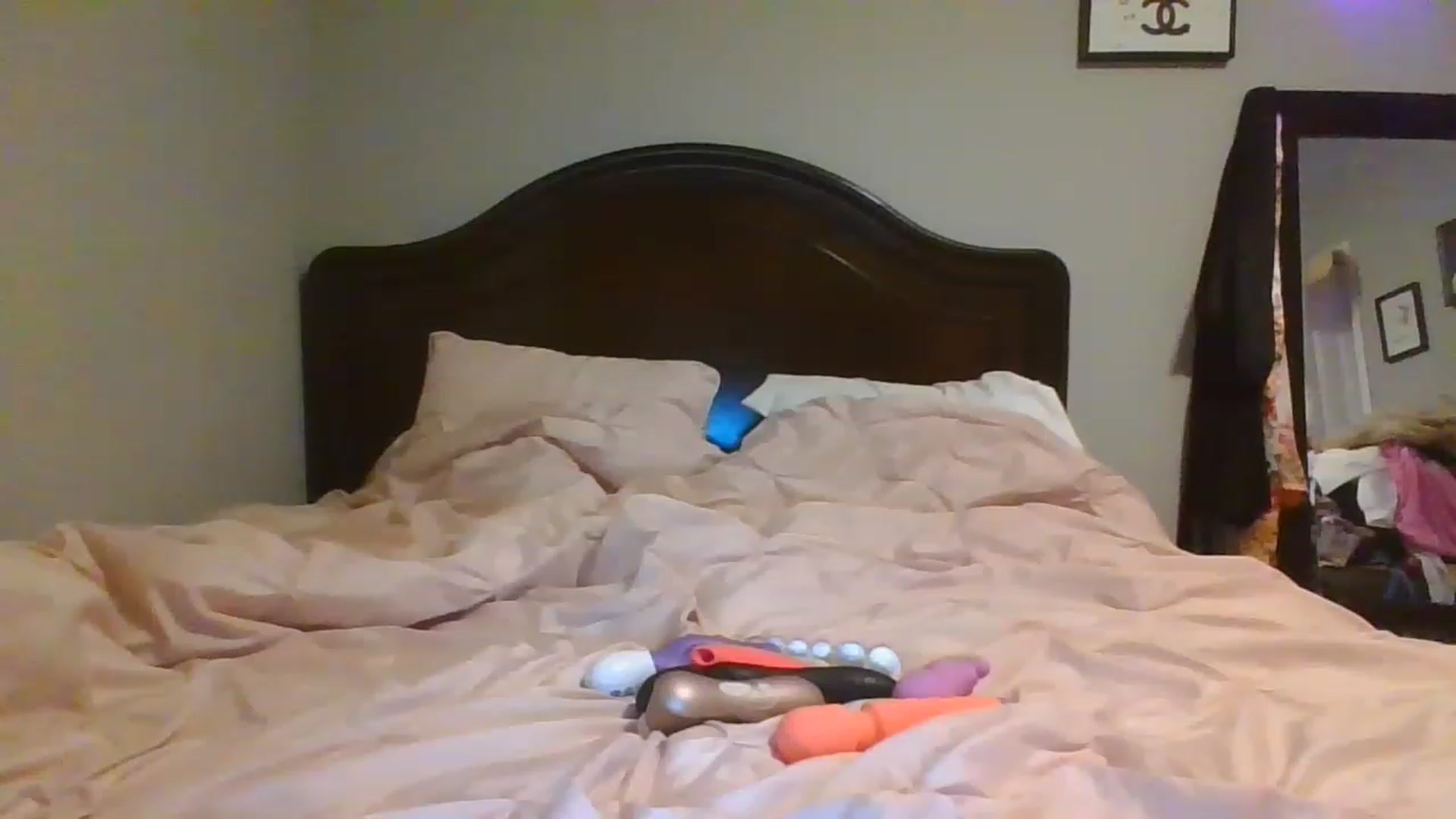 Gallery image thumbnail from Lovegoddess4's myfreecams stream on, 11/19/2022, 07:54 image 16 of 20