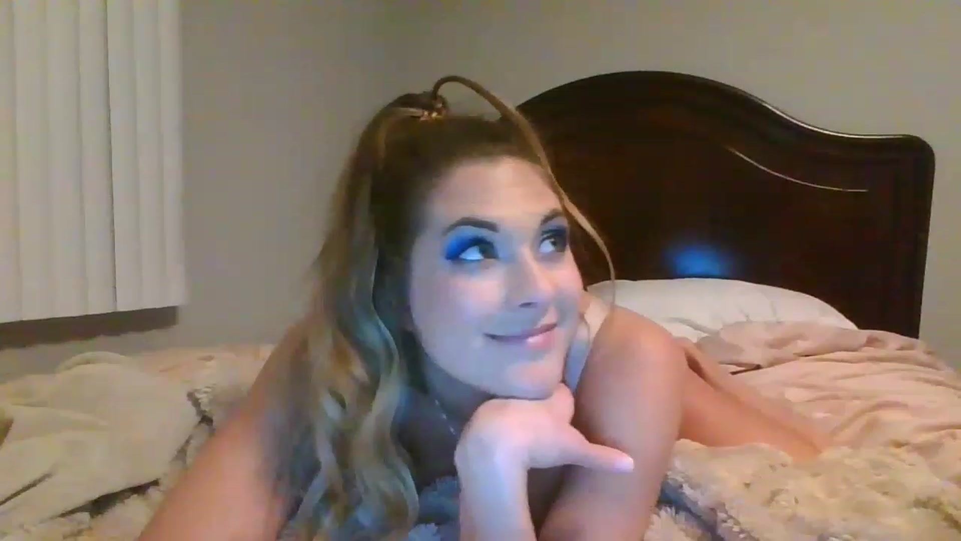 Gallery image thumbnail from Lovegoddess4's myfreecams stream on, 11/19/2022, 07:54 image 14 of 20