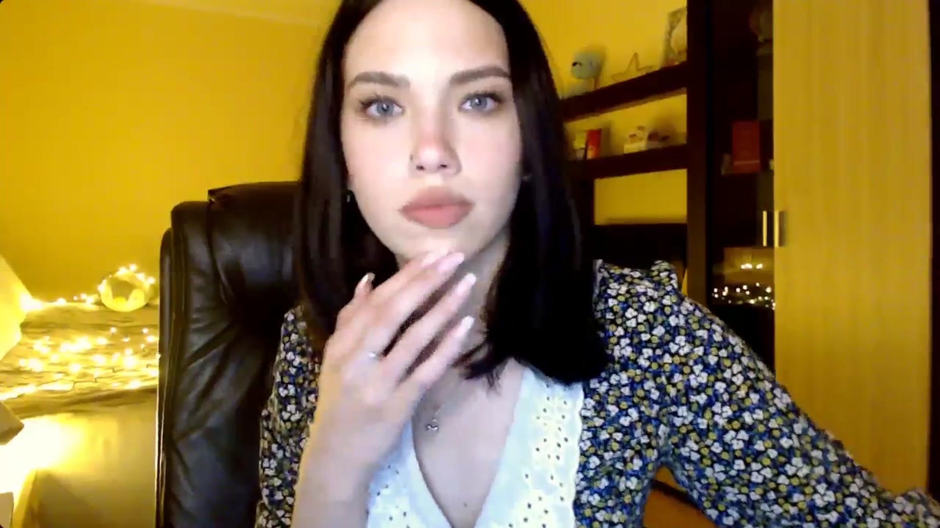 Gallery image thumbnail from LovellyRima__'s myfreecams stream on, 06/23/2024, 20:23 image 10 of 20