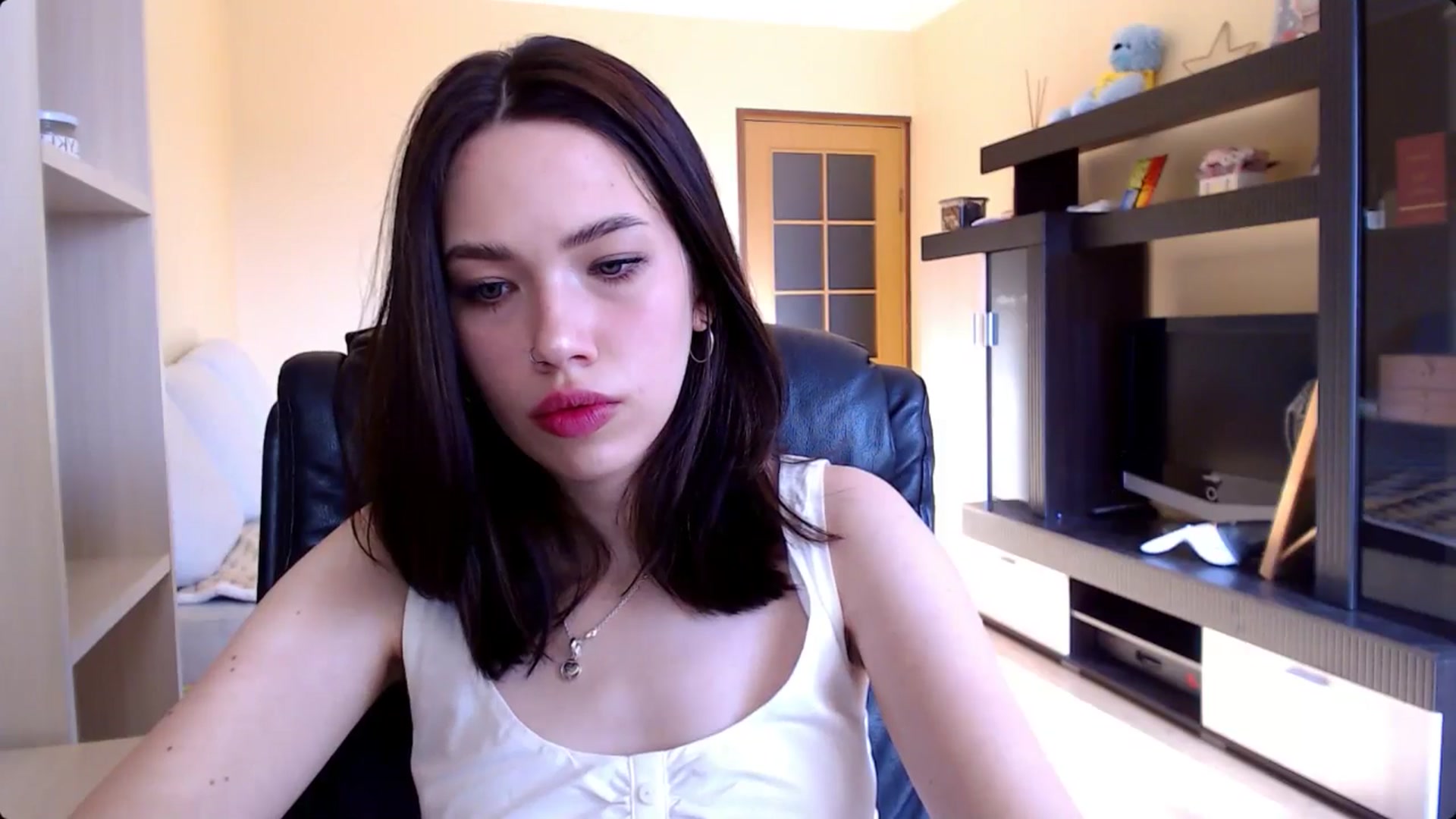 Gallery image thumbnail from LovellyRima__'s myfreecams stream on, 08/05/2024, 15:25 image 16 of 20