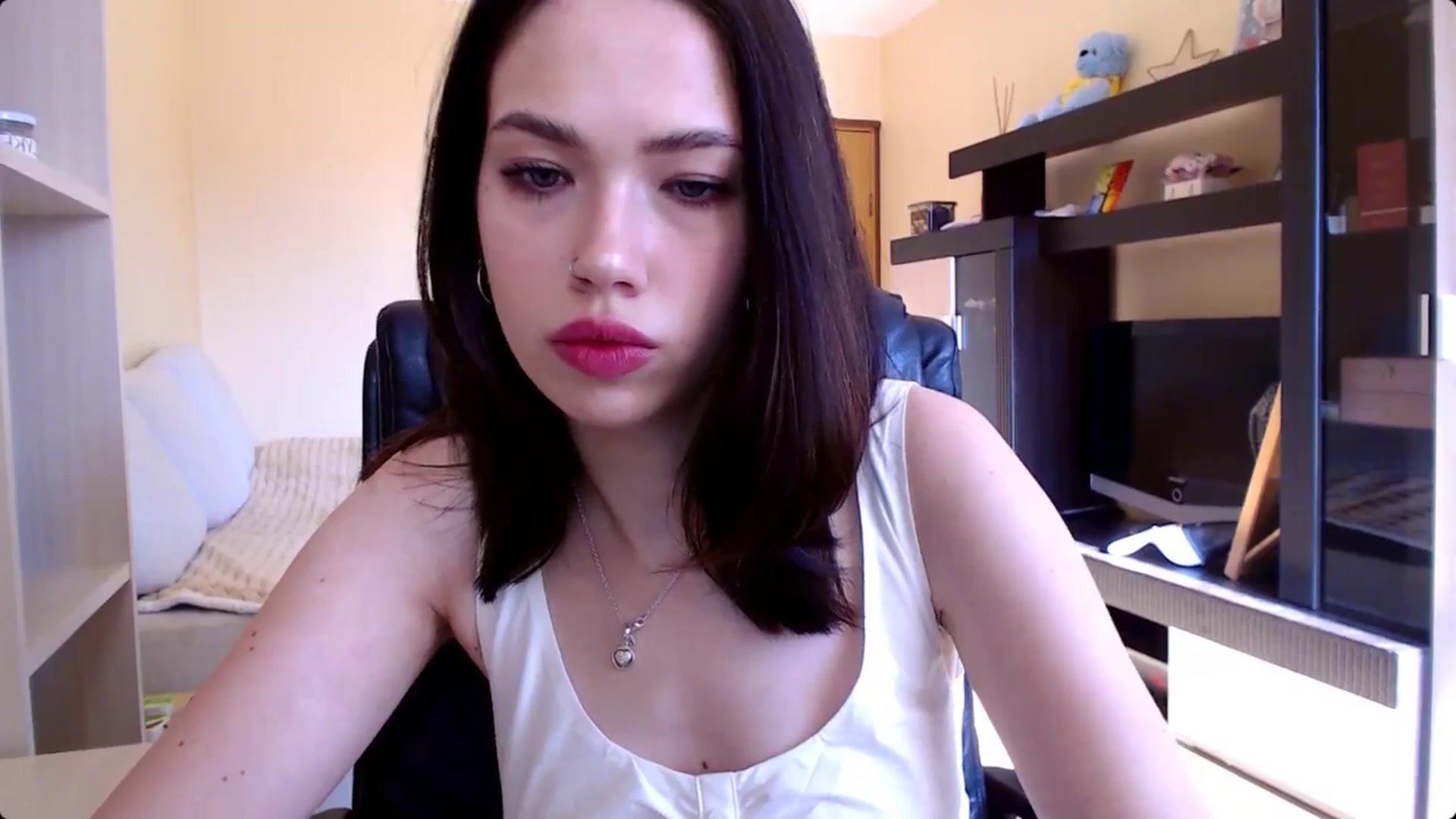 Gallery image thumbnail from LovellyRima__'s myfreecams stream on, 08/05/2024, 15:25 image 6 of 20