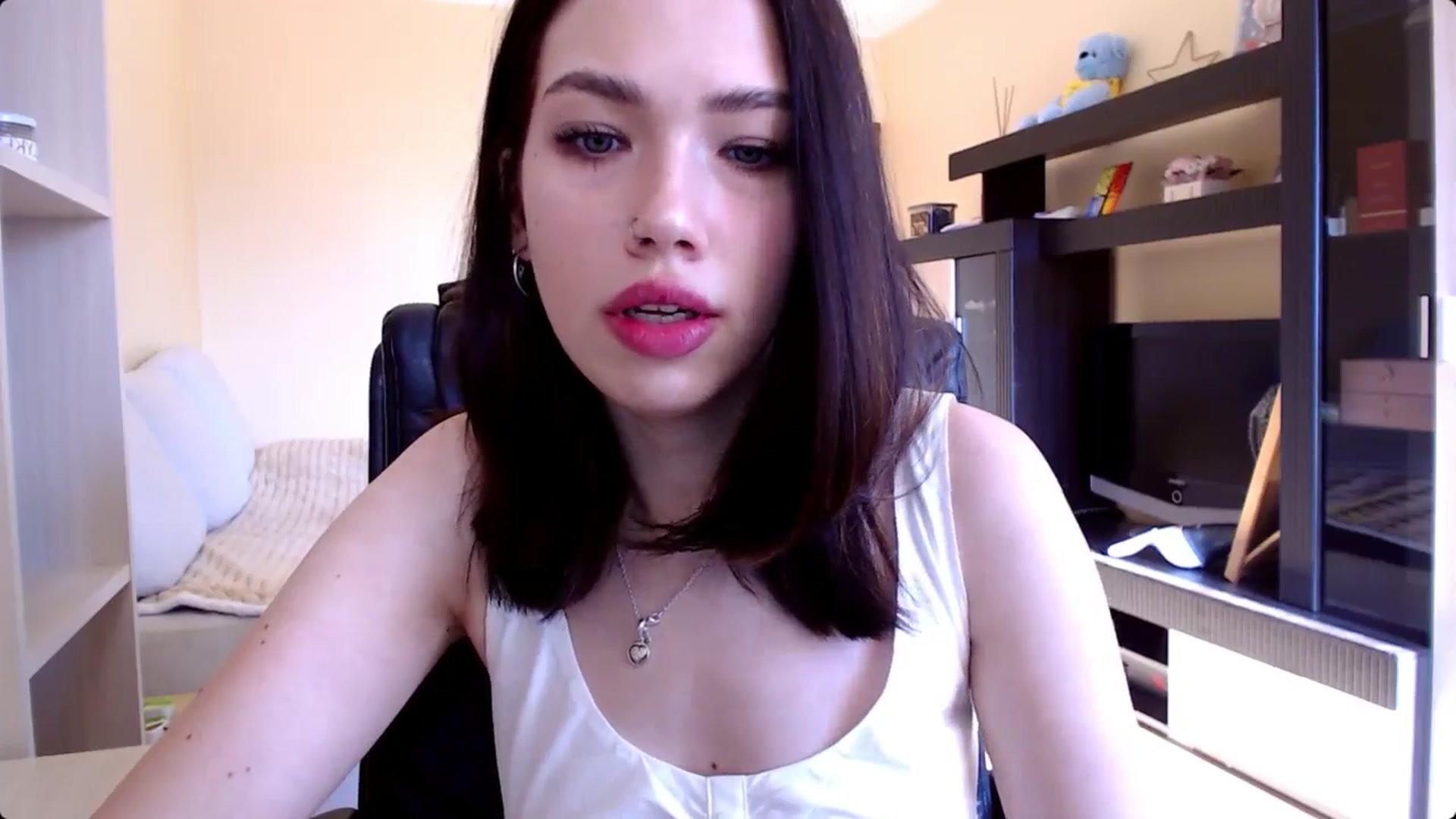 Gallery image thumbnail from LovellyRima__'s myfreecams stream on, 08/05/2024, 15:25 image 7 of 20