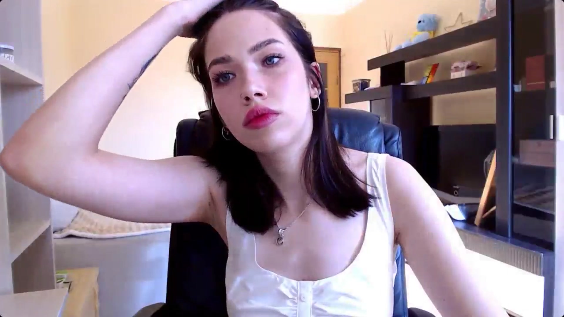 Gallery image thumbnail from LovellyRima__'s myfreecams stream on, 08/05/2024, 15:25 image 10 of 20