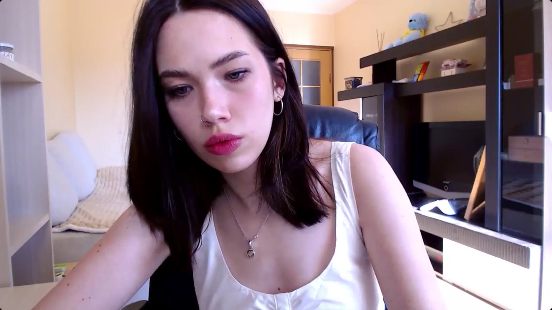 Gallery image thumbnail from LovellyRima__'s myfreecams stream on, 08/05/2024, 15:25 image 5 of 20