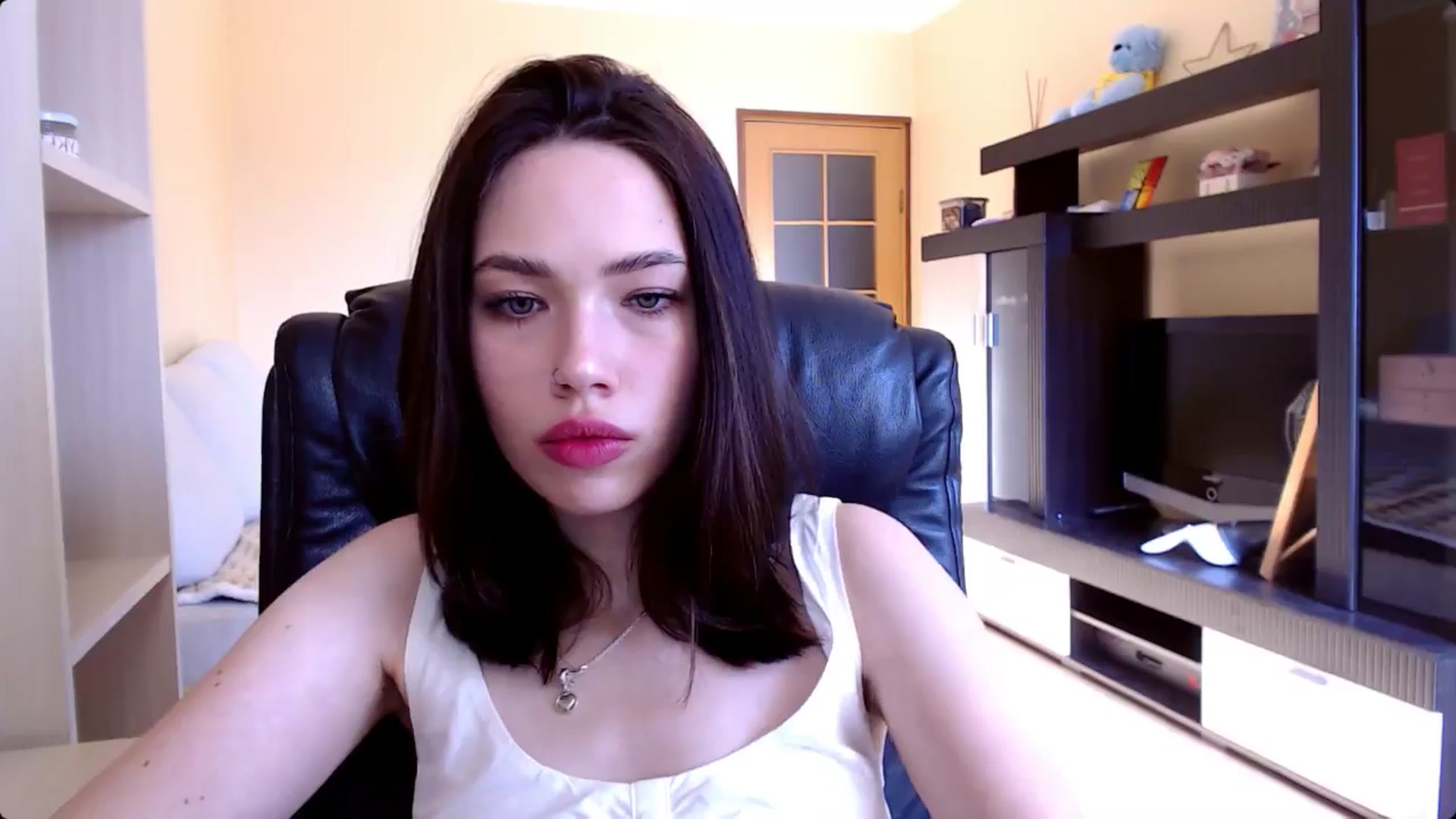 Gallery image thumbnail from LovellyRima__'s myfreecams stream on, 08/05/2024, 15:25 image 12 of 20