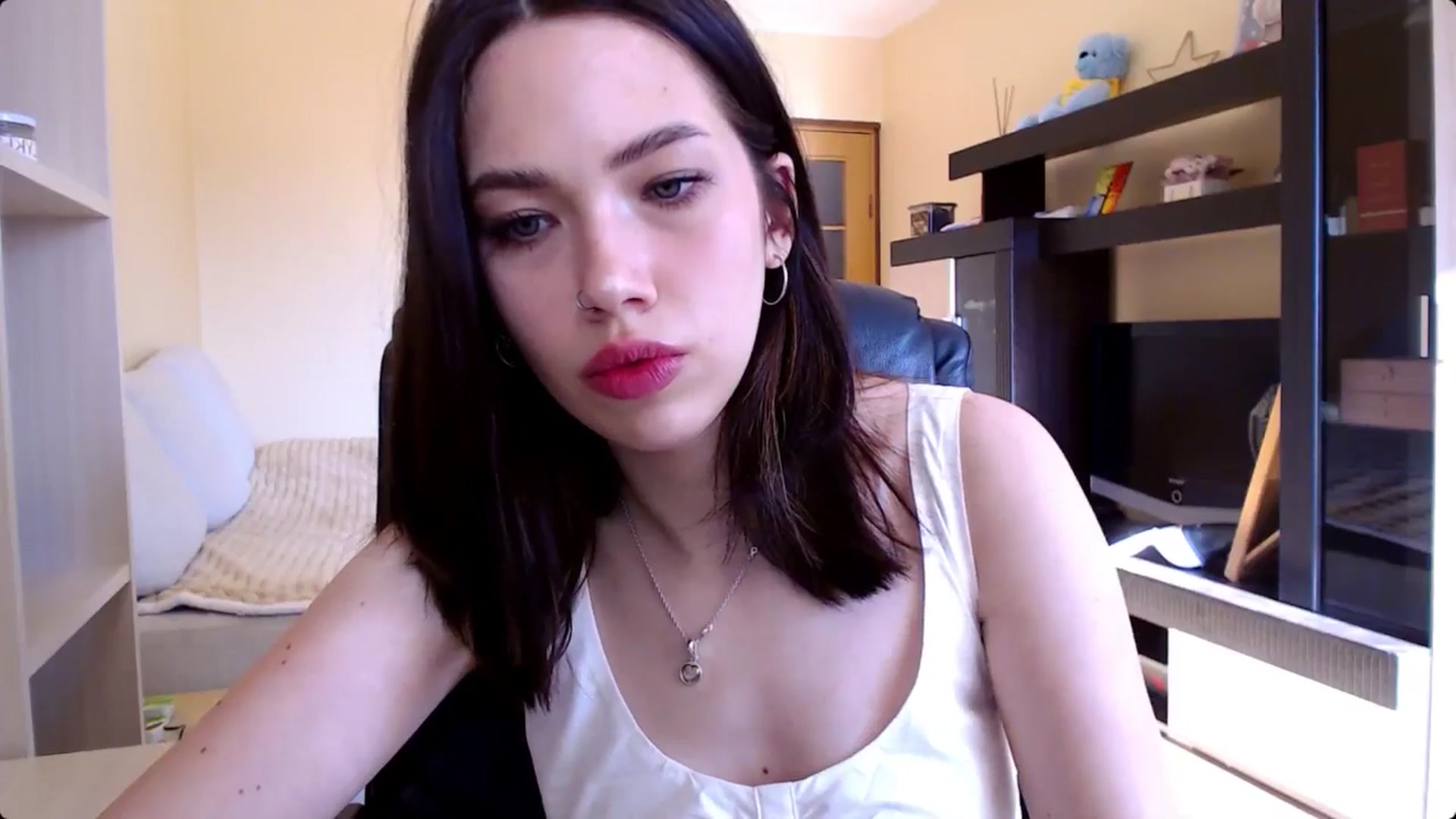 Gallery image thumbnail from LovellyRima__'s myfreecams stream on, 08/05/2024, 15:25 image 4 of 20