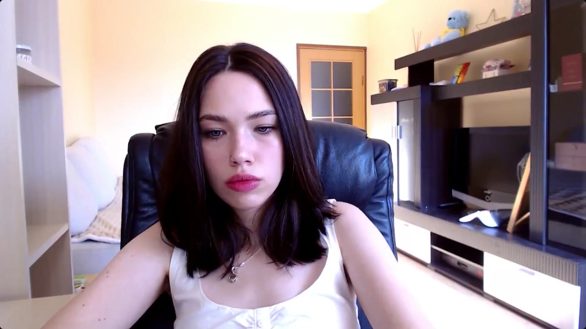 Gallery image thumbnail from LovellyRima__'s myfreecams stream on, 08/05/2024, 15:25 image 15 of 20
