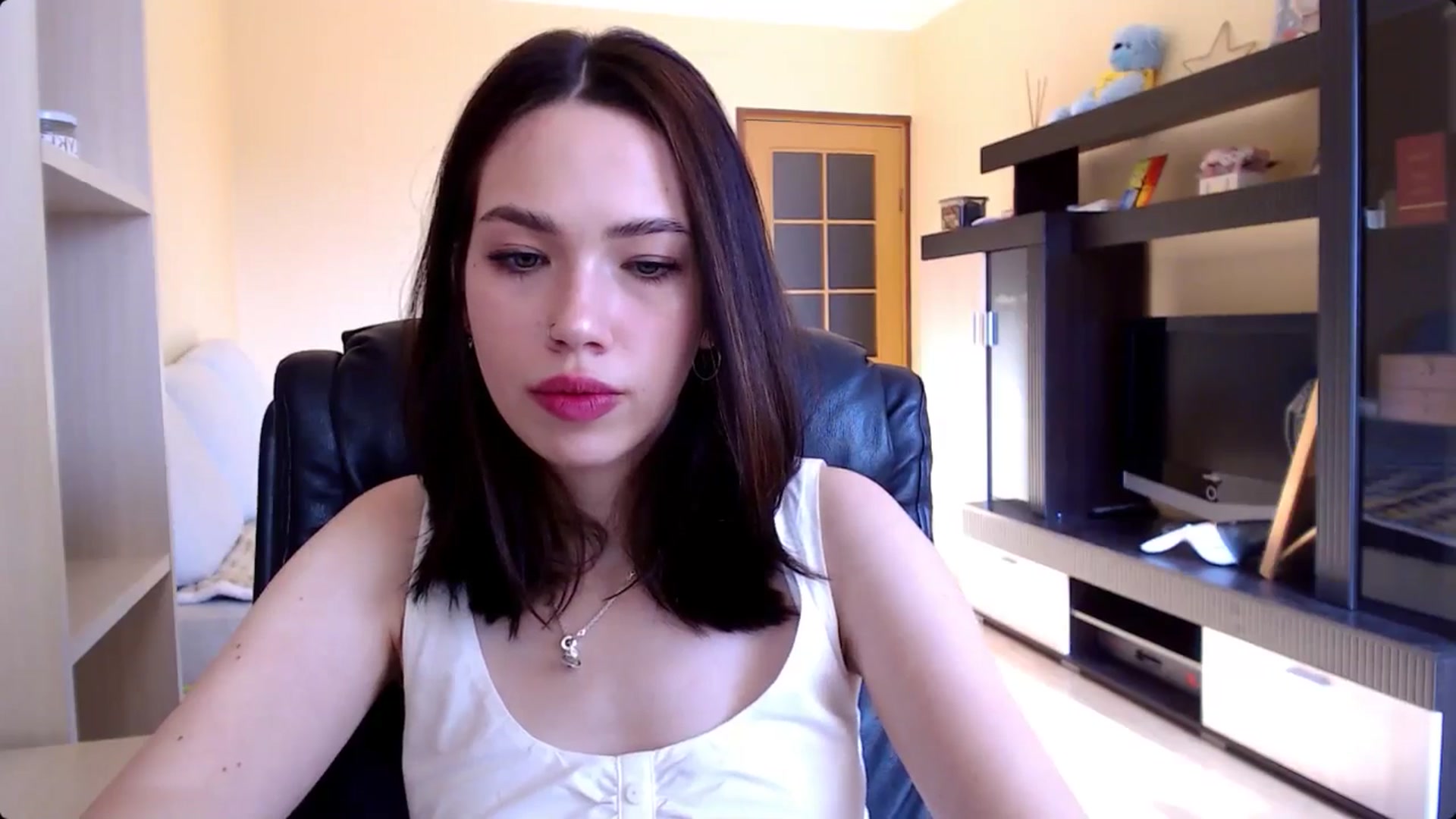 Gallery image thumbnail from LovellyRima__'s myfreecams stream on, 08/05/2024, 15:25 image 17 of 20