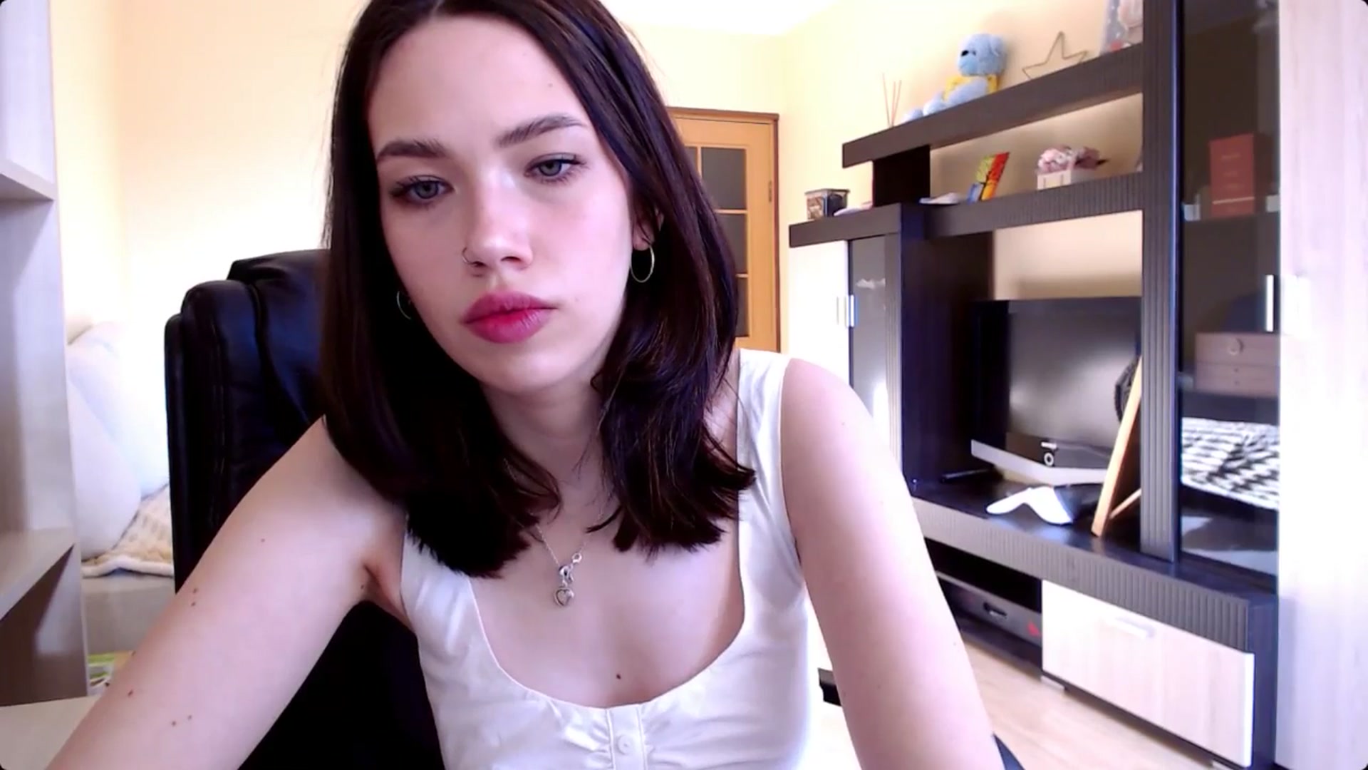 Gallery image thumbnail from LovellyRima__'s myfreecams stream on, 08/05/2024, 16:33 image 4 of 20