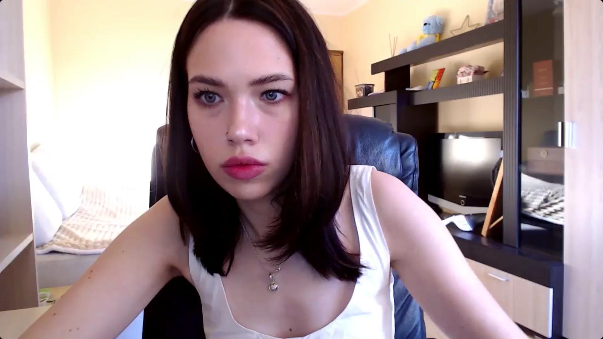 Gallery image thumbnail from LovellyRima__'s myfreecams stream on, 08/05/2024, 16:33 image 17 of 20