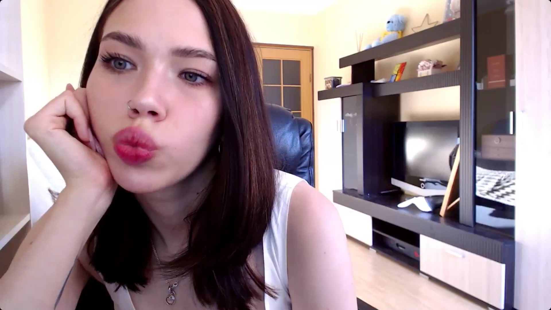Gallery image thumbnail from LovellyRima__'s myfreecams stream on, 08/05/2024, 16:33 image 10 of 20