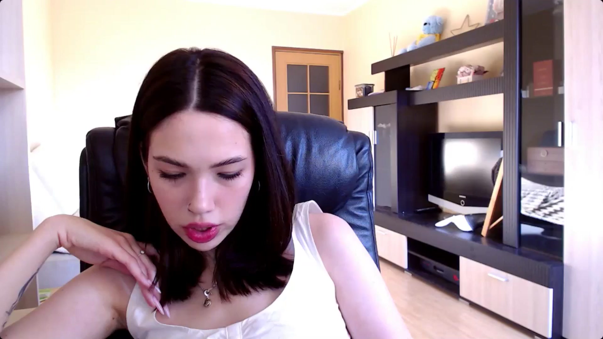 Gallery image thumbnail from LovellyRima__'s myfreecams stream on, 08/05/2024, 16:33 image 13 of 20