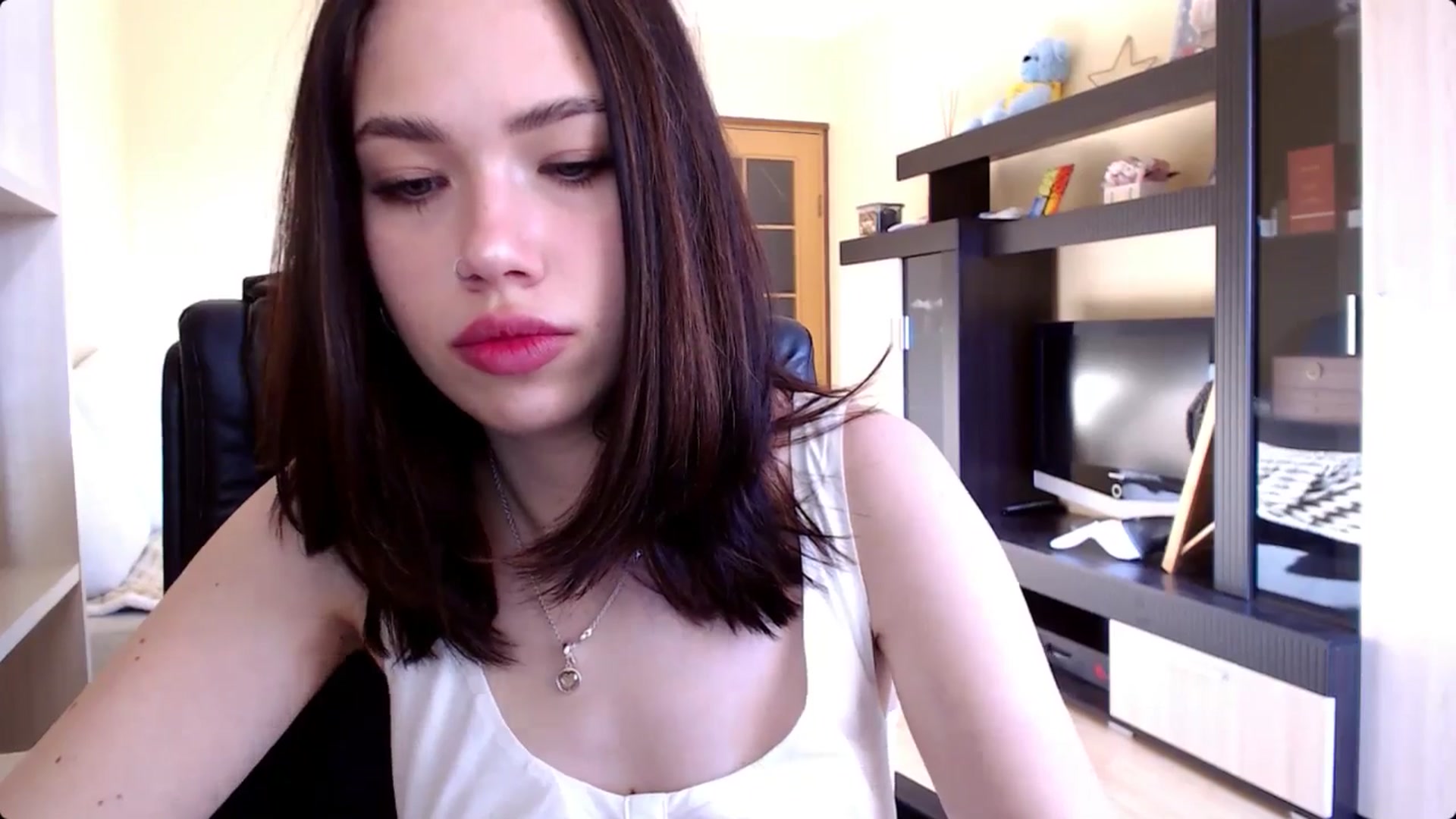 Gallery image thumbnail from LovellyRima__'s myfreecams stream on, 08/05/2024, 16:33 image 9 of 20