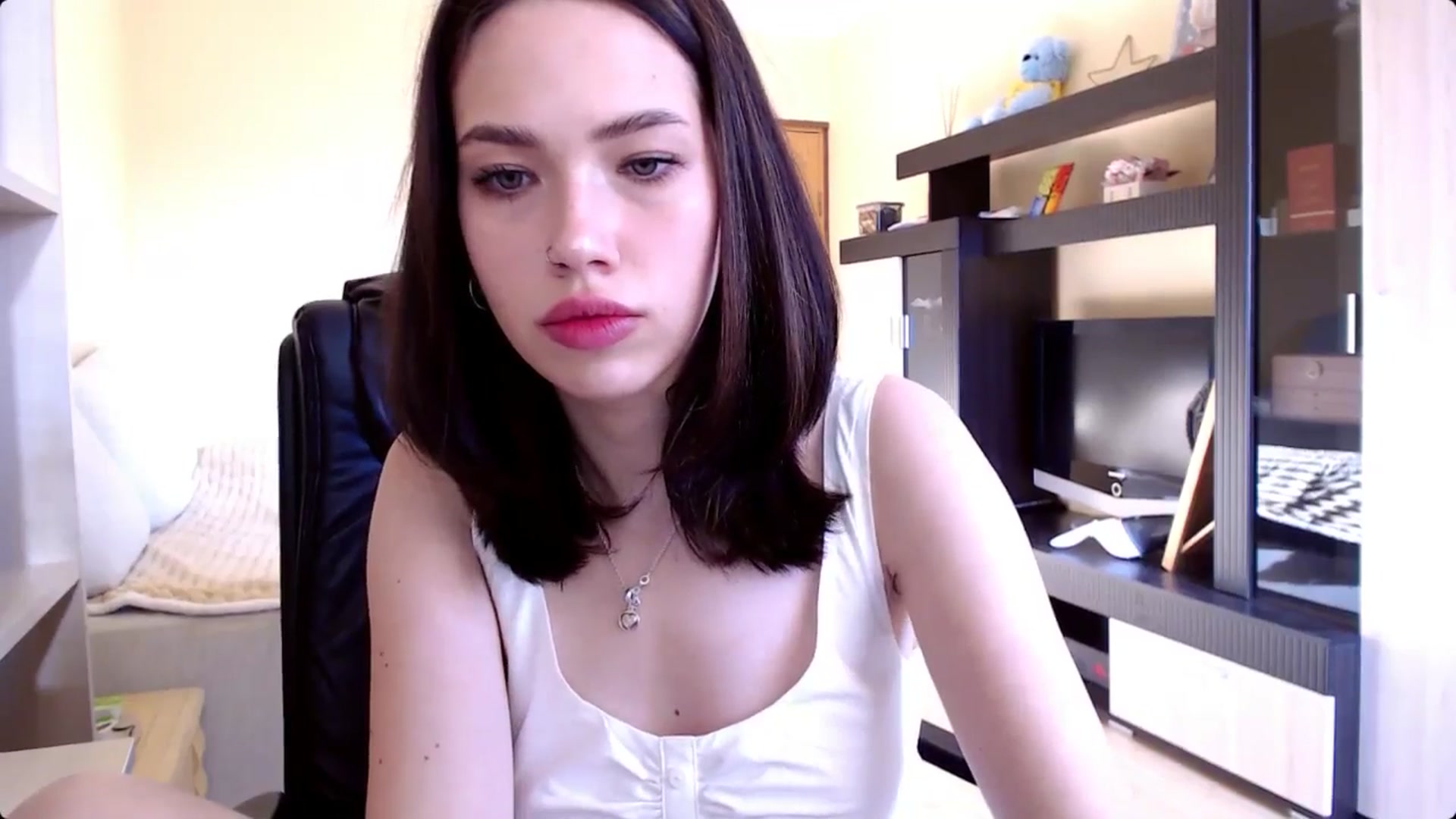 Gallery image thumbnail from LovellyRima__'s myfreecams stream on, 08/05/2024, 16:33 image 5 of 20