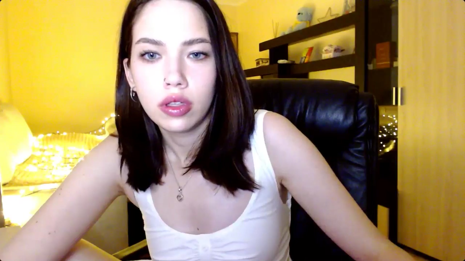 Gallery image thumbnail from LovellyRima__'s myfreecams stream on, 08/05/2024, 20:10 image 11 of 20