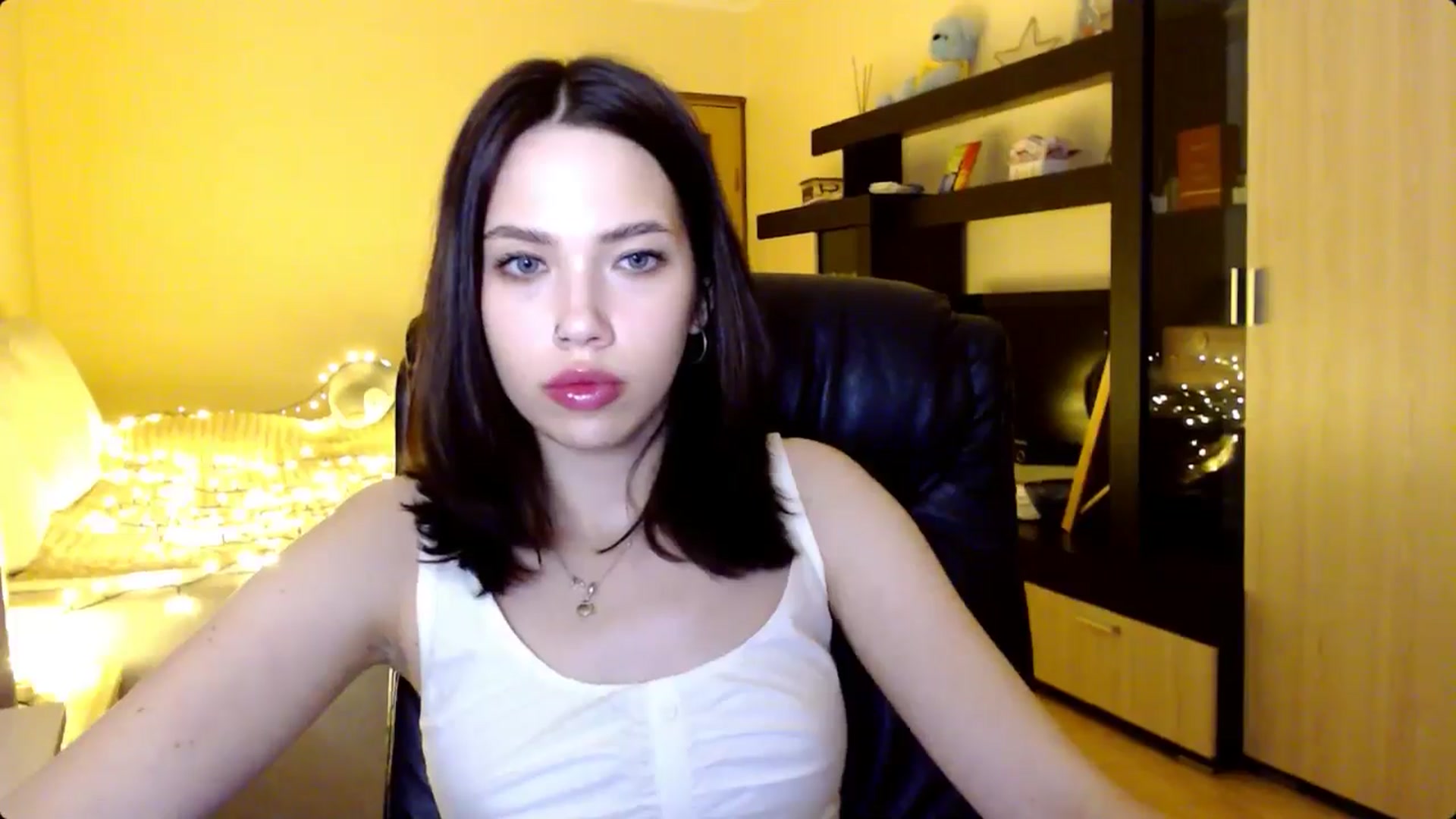 Gallery image thumbnail from LovellyRima__'s myfreecams stream on, 08/05/2024, 20:10 image 3 of 20