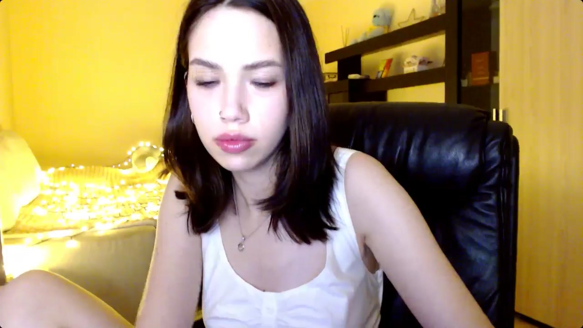 Gallery image thumbnail from LovellyRima__'s myfreecams stream on, 08/05/2024, 20:10 image 17 of 20