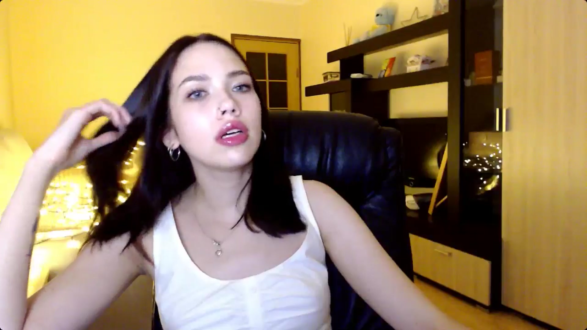Gallery image thumbnail from LovellyRima__'s myfreecams stream on, 08/05/2024, 20:10 image 4 of 20