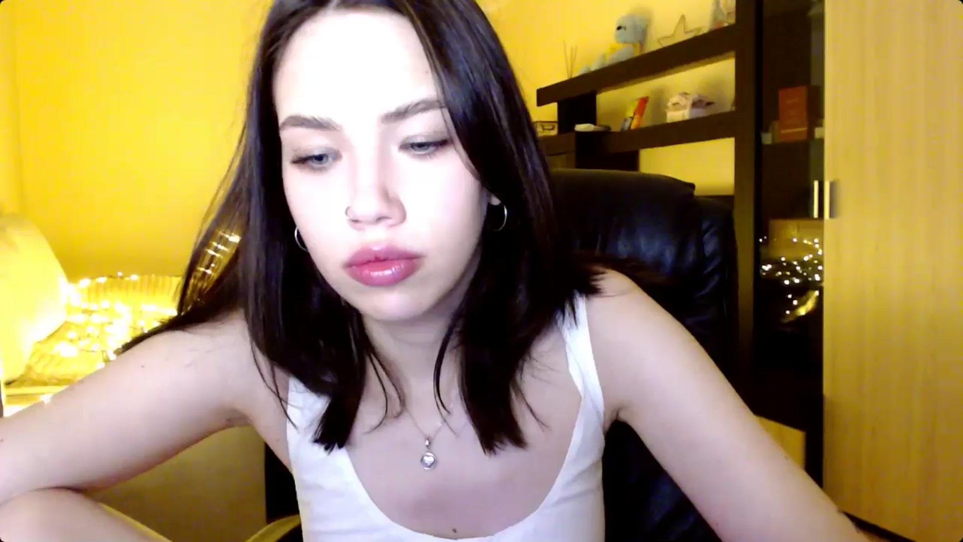 Gallery image thumbnail from LovellyRima__'s myfreecams stream on, 08/05/2024, 20:10 image 15 of 20