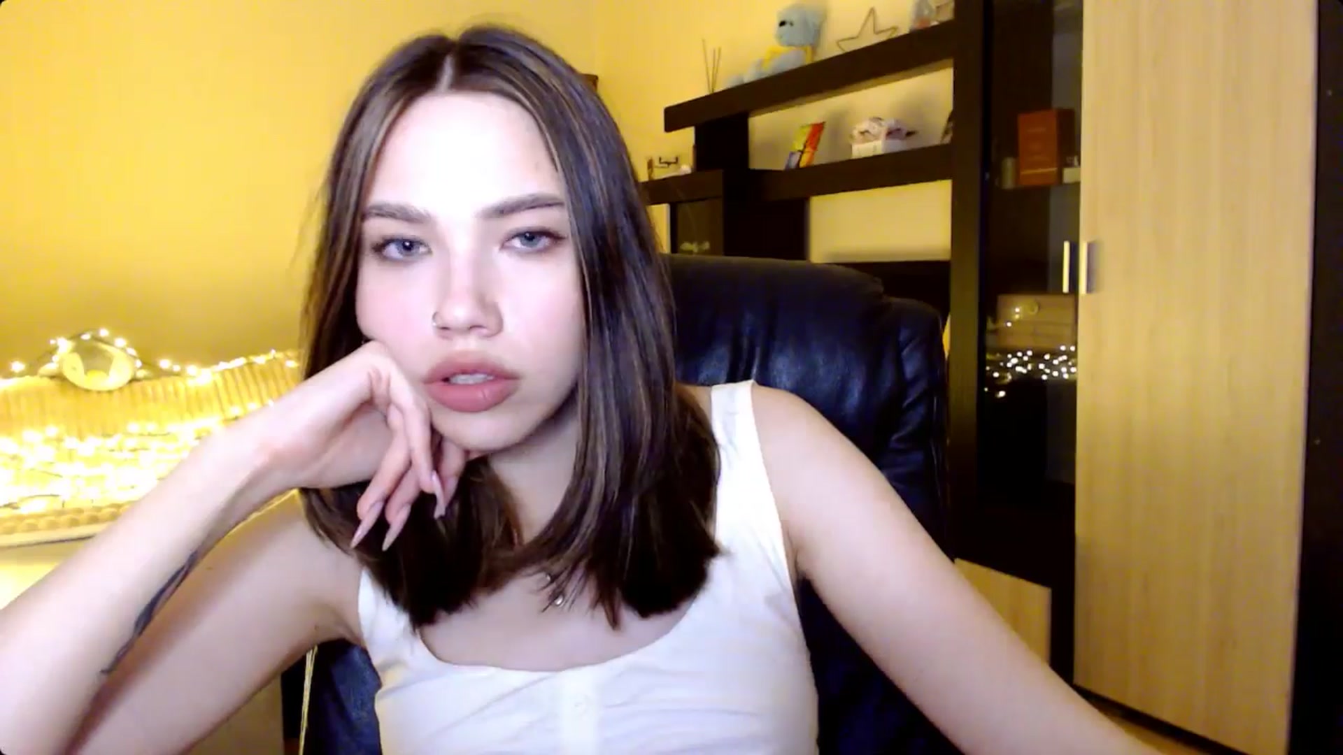 Gallery image thumbnail from LovellyRima__'s myfreecams stream on, 08/10/2024, 21:07 image 10 of 20