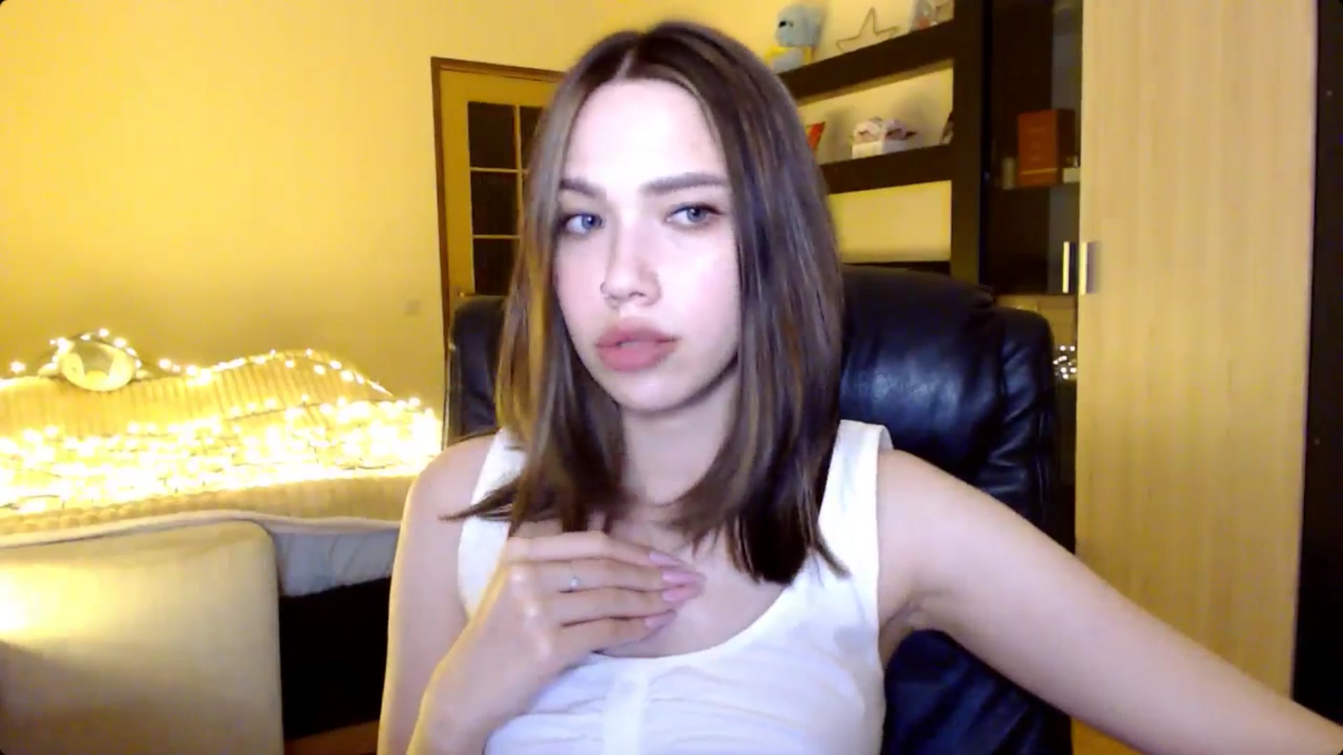 Gallery image thumbnail from LovellyRima__'s myfreecams stream on, 08/10/2024, 21:07 image 12 of 20