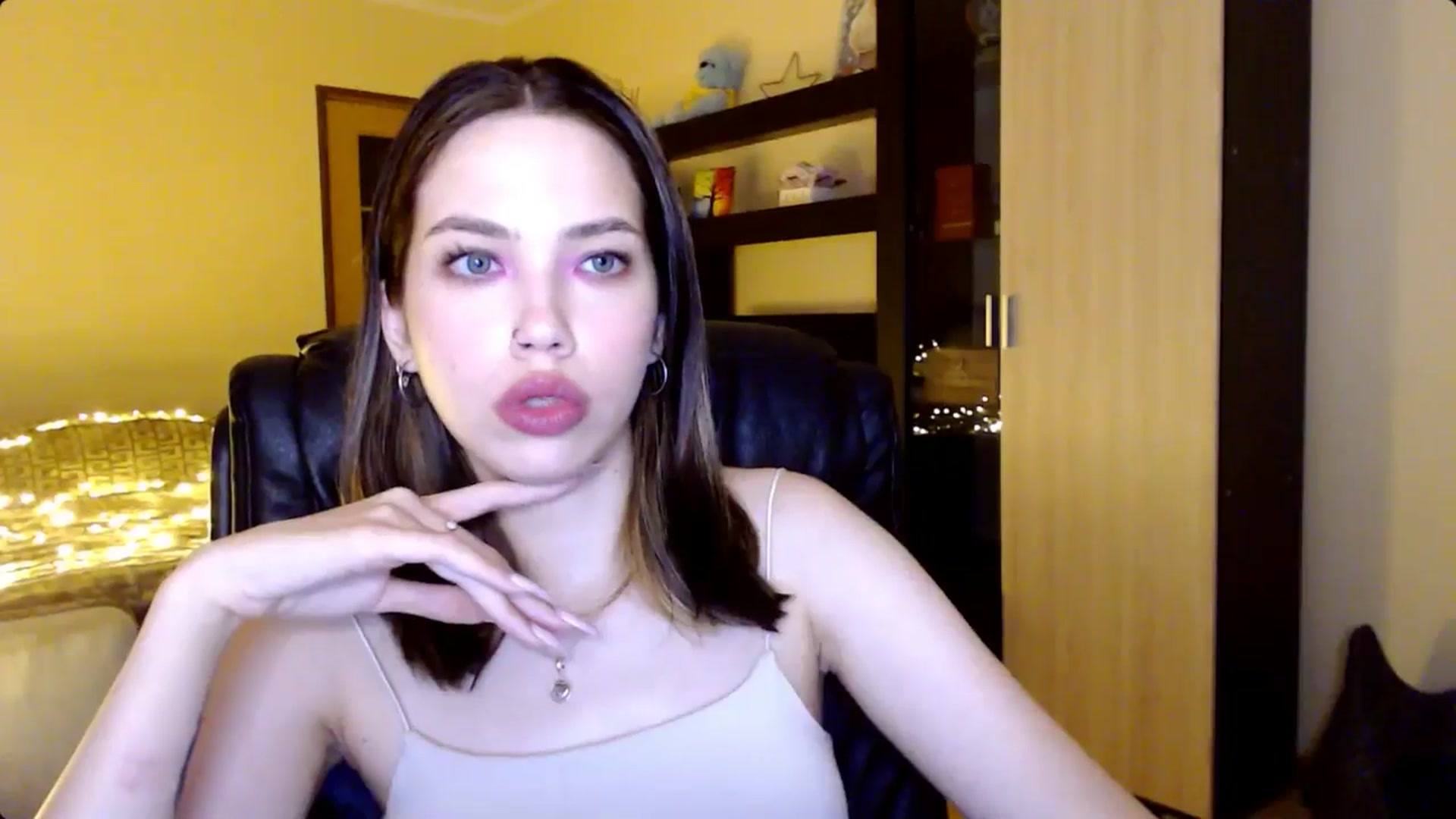 Gallery image thumbnail from LovellyRima__'s myfreecams stream on, 08/18/2024, 20:46 image 16 of 20