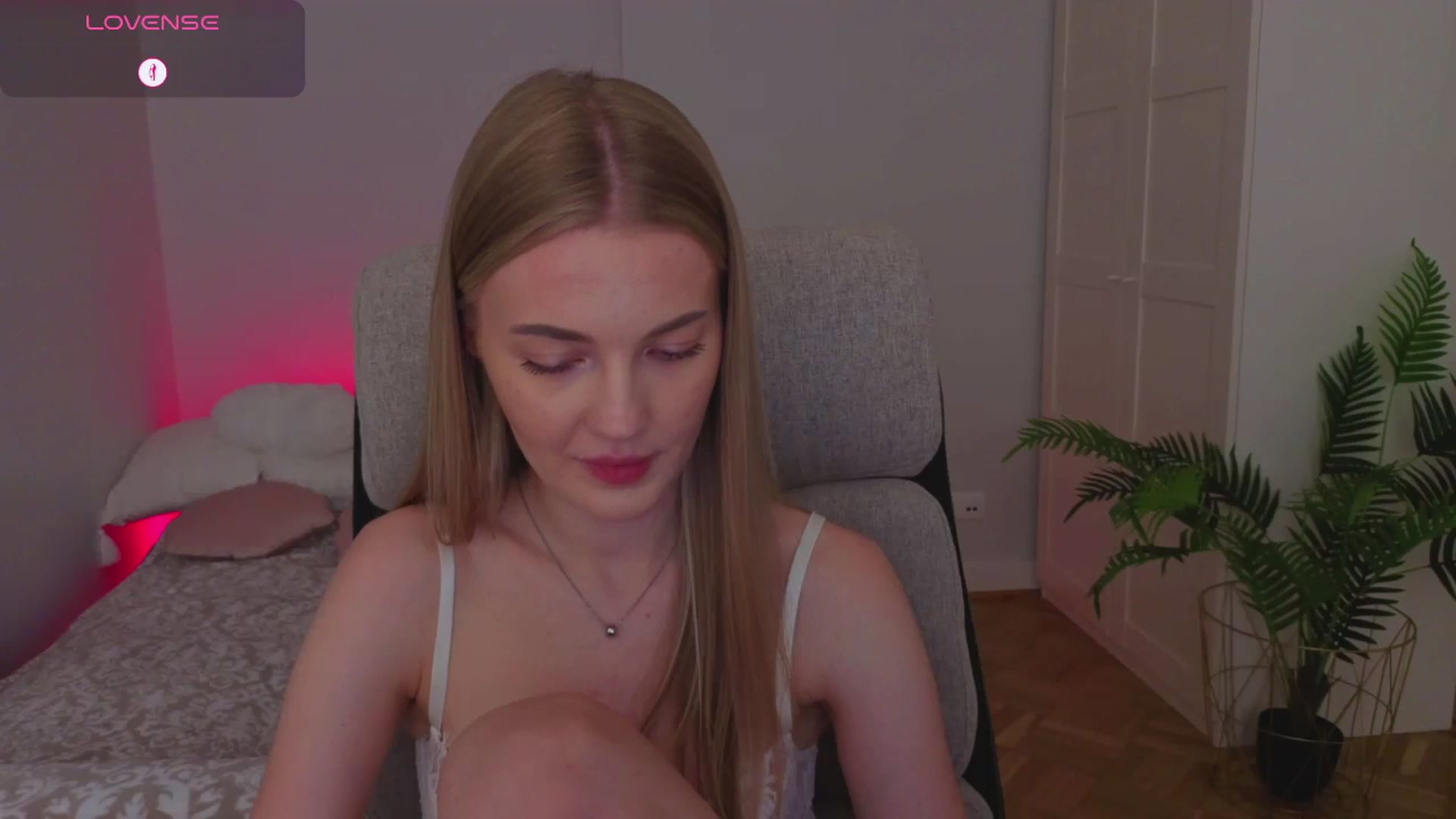 Gallery image thumbnail from LovelyAndy_'s myfreecams stream on, 08/04/2025, 17:00 image 4 of 20