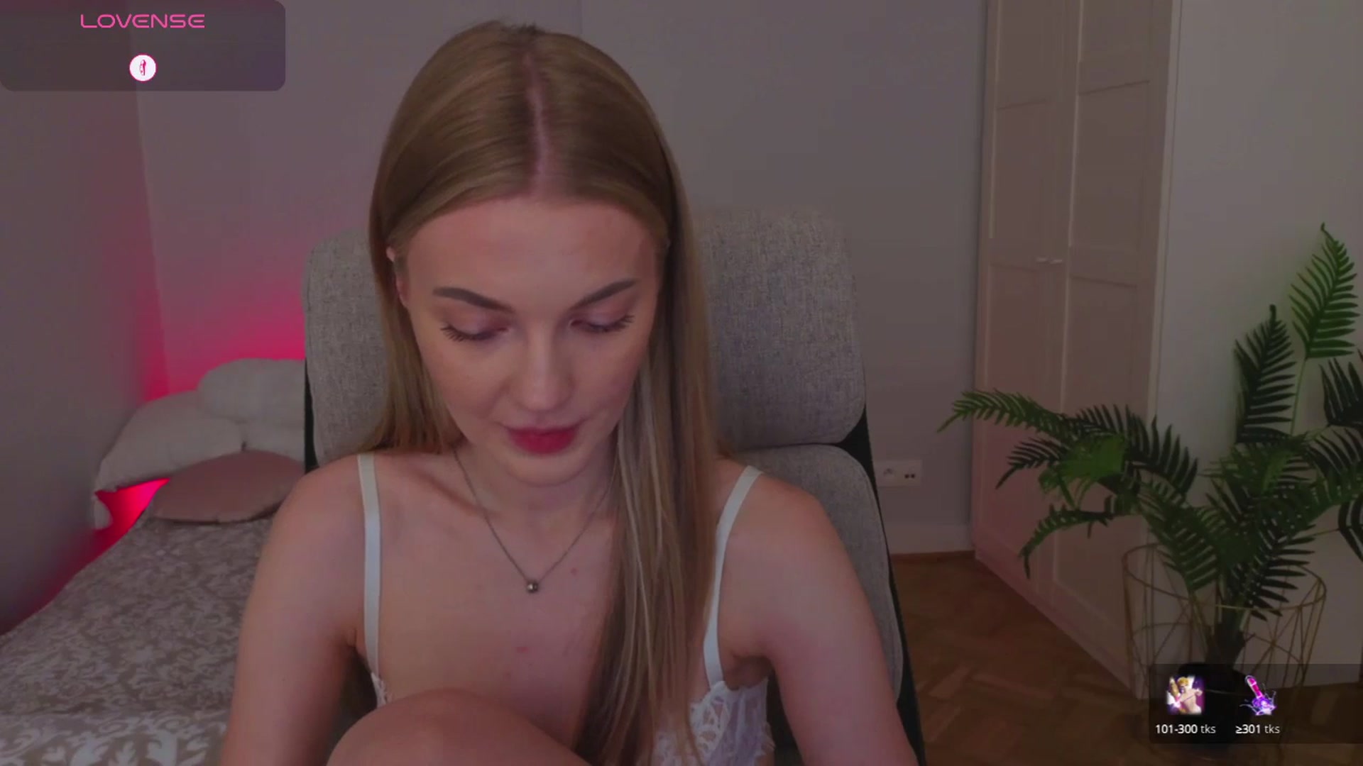 Gallery image thumbnail from LovelyAndy_'s myfreecams stream on, 08/04/2025, 17:00 image 14 of 20