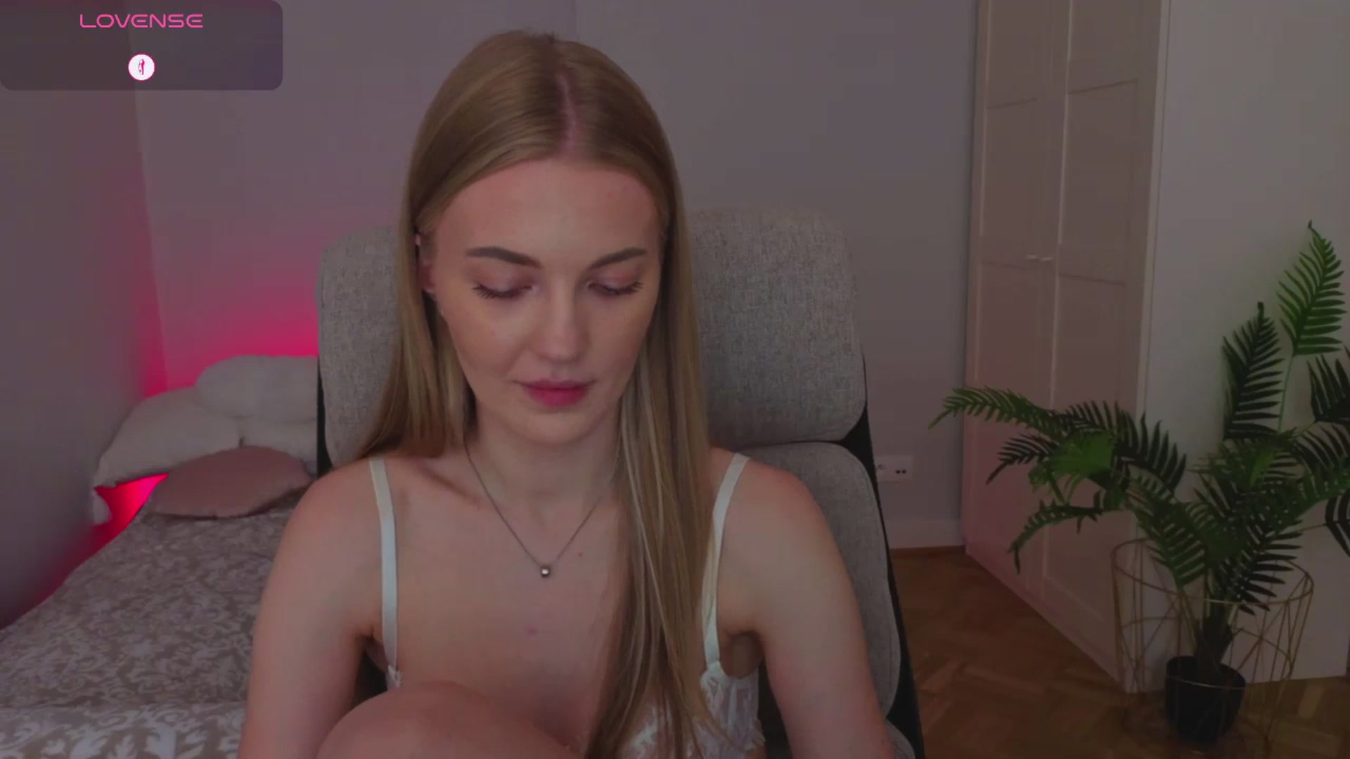 Gallery image thumbnail from LovelyAndy_'s myfreecams stream on, 08/04/2025, 17:00 image 16 of 20